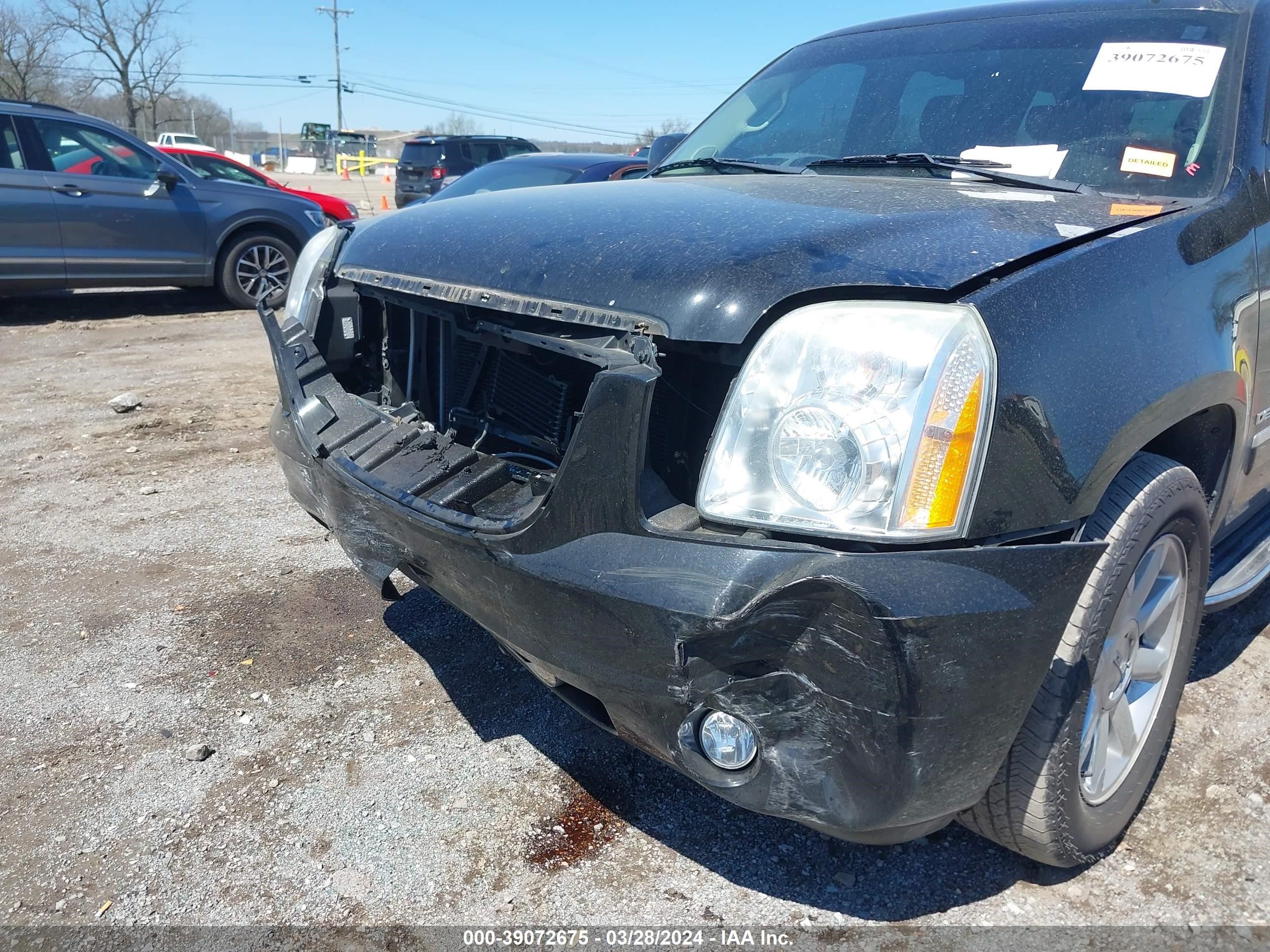 Photo 5 VIN: 1GKUCEEF4AR171435 - GMC YUKON 