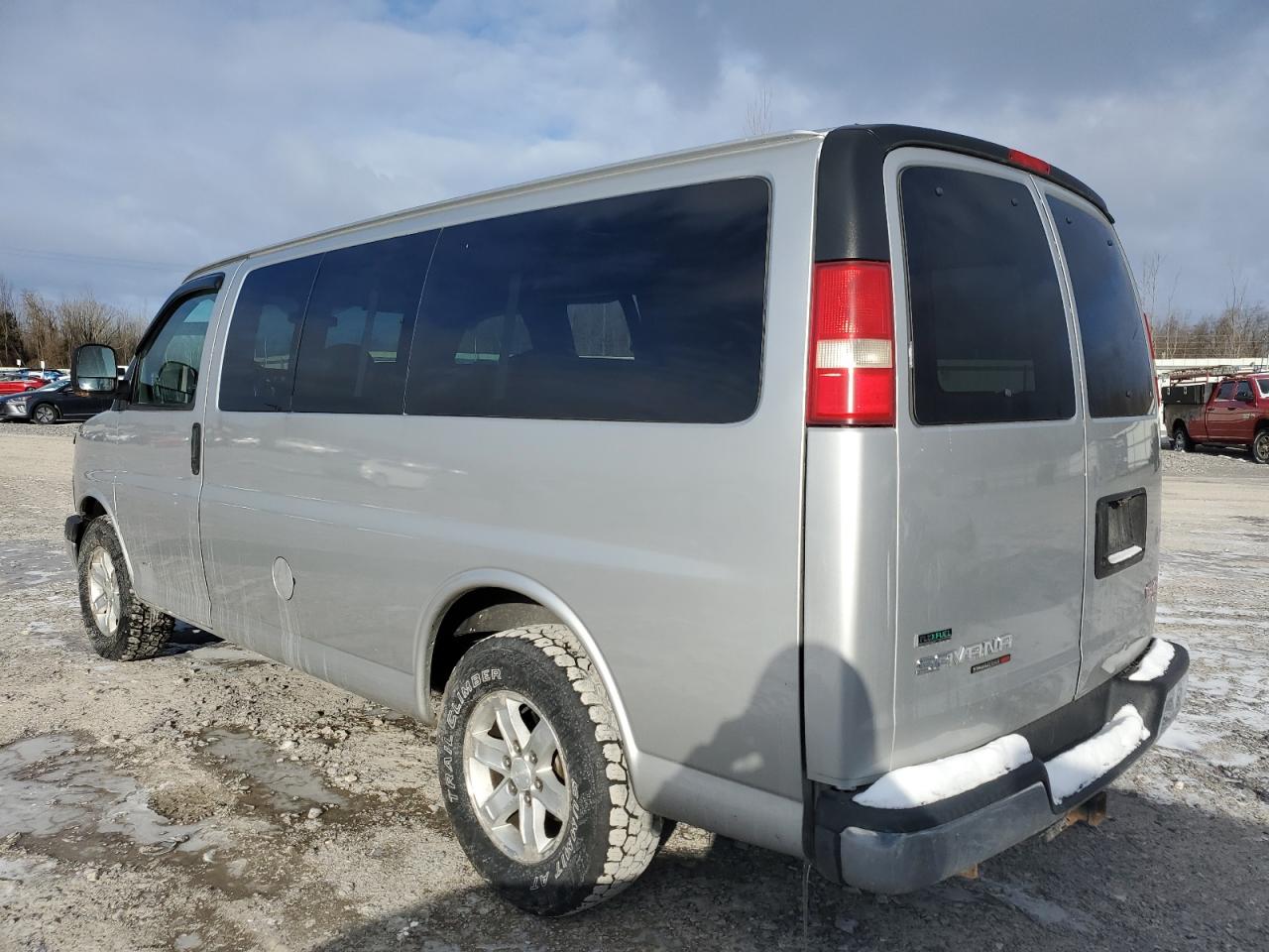 Photo 1 VIN: 1GKUHCD40A1184428 - GMC SAVANA 