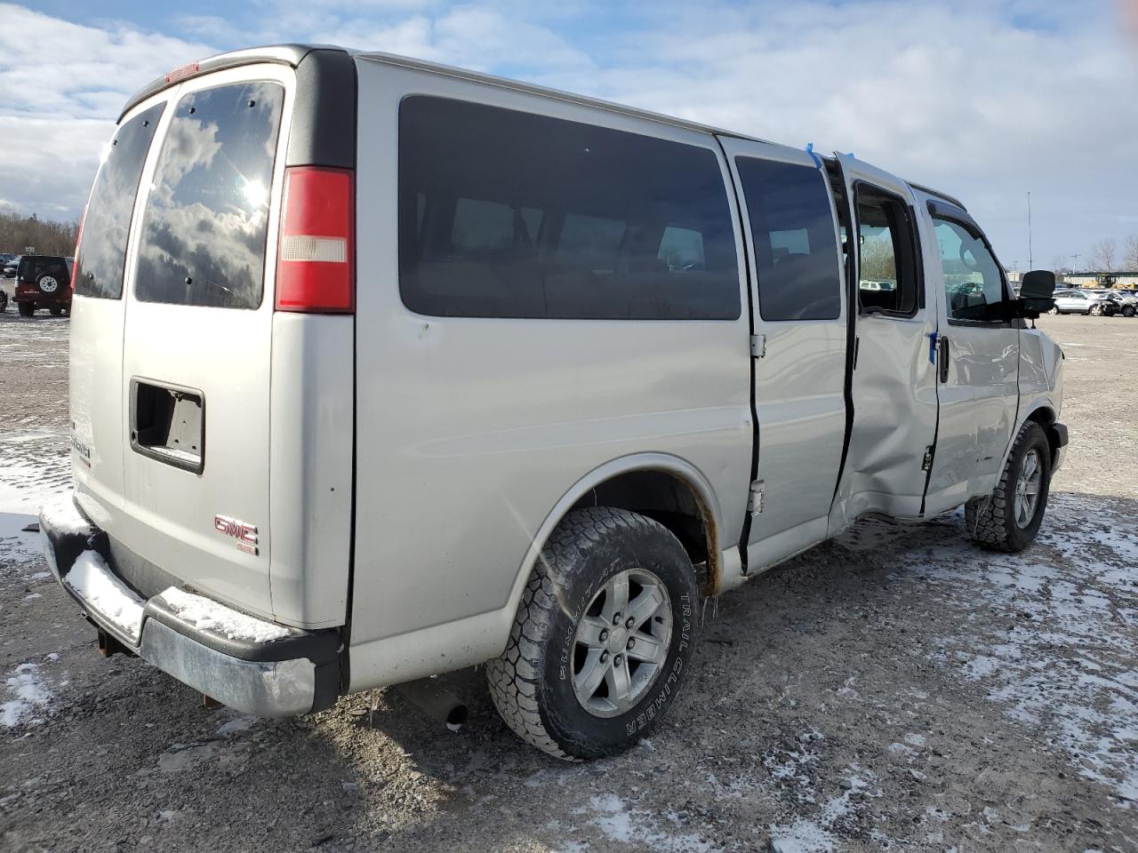 Photo 2 VIN: 1GKUHCD40A1184428 - GMC SAVANA 