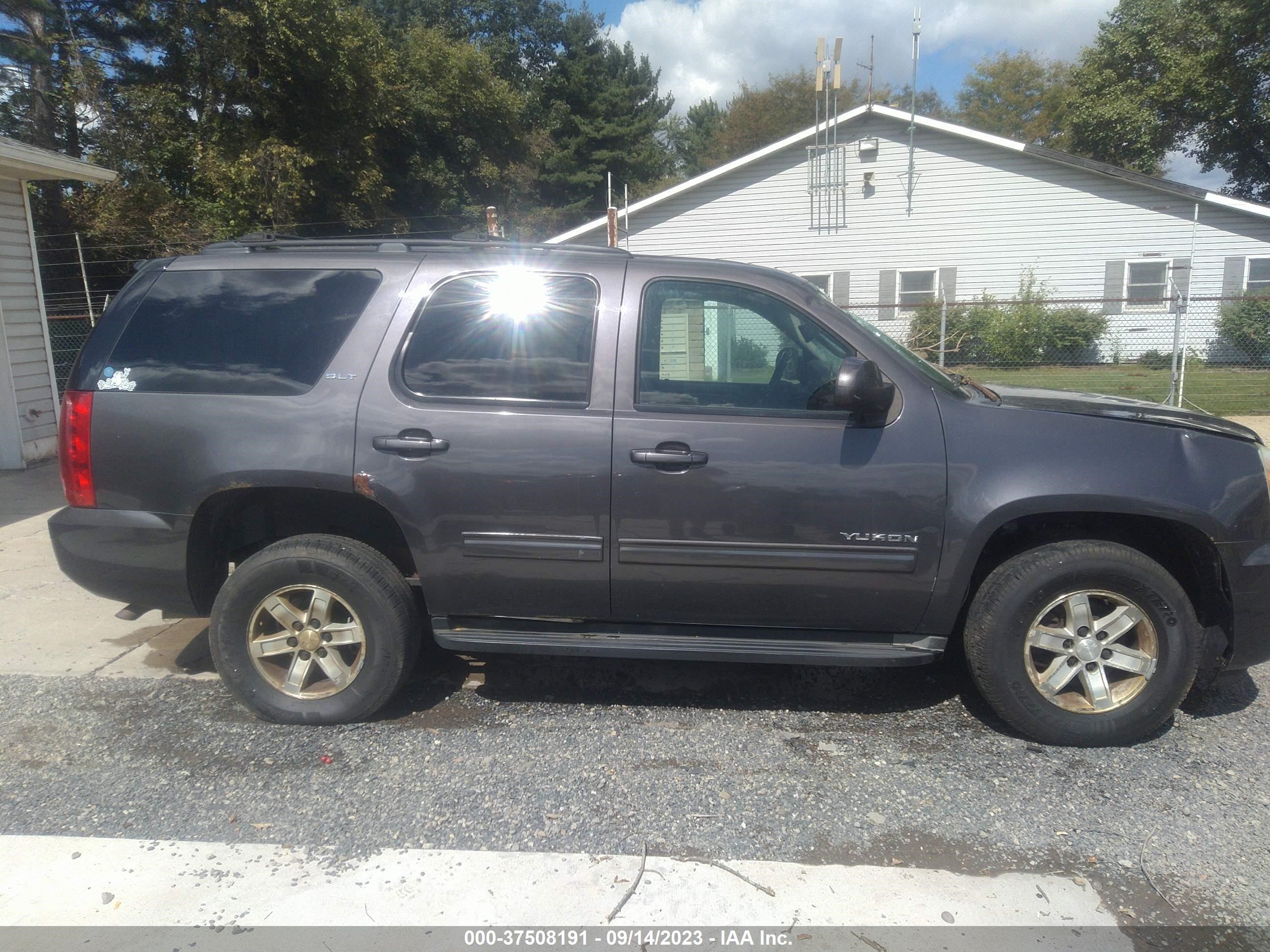 Photo 12 VIN: 1GKUKCE02AR275912 - GMC YUKON 