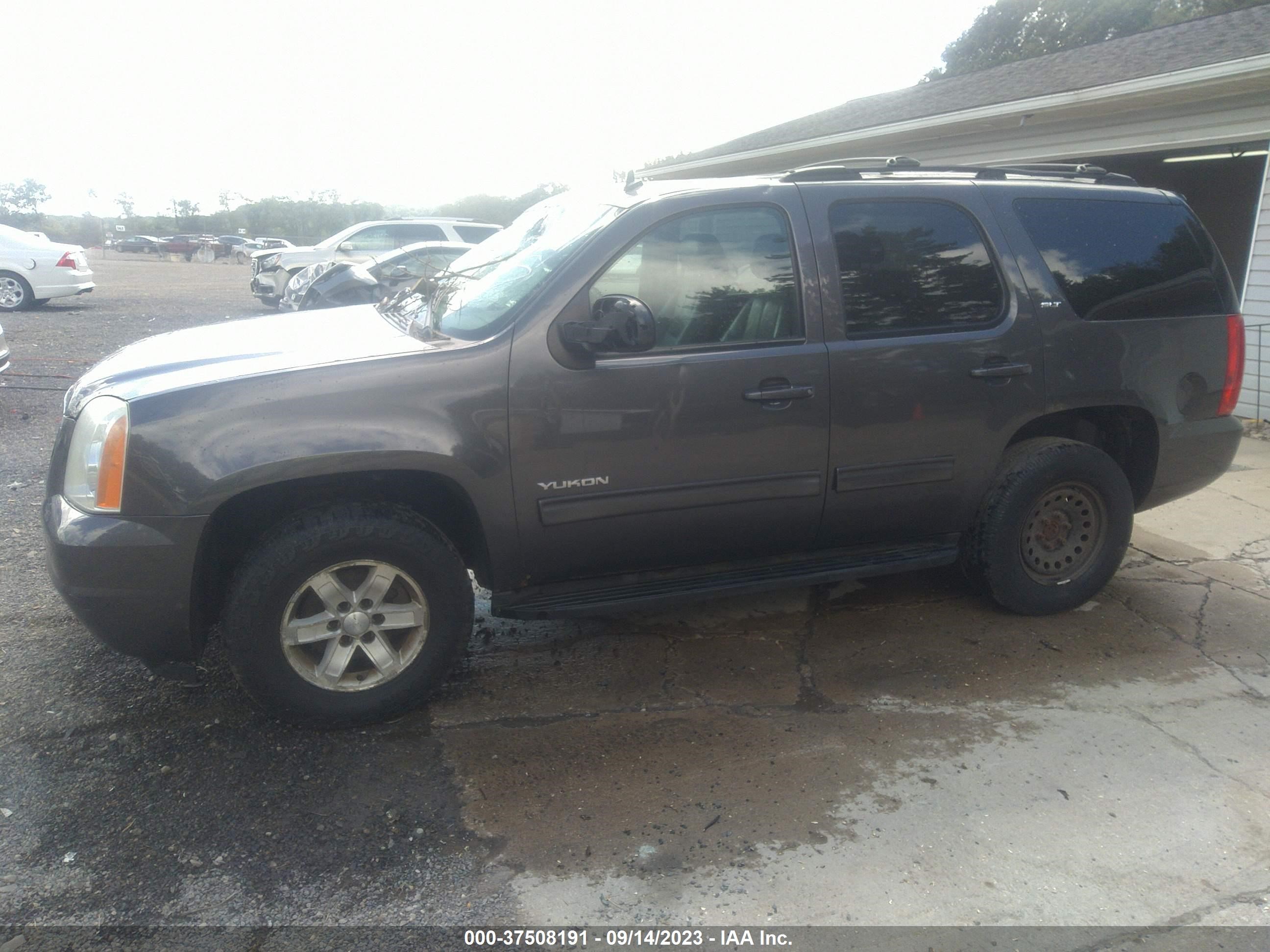 Photo 13 VIN: 1GKUKCE02AR275912 - GMC YUKON 