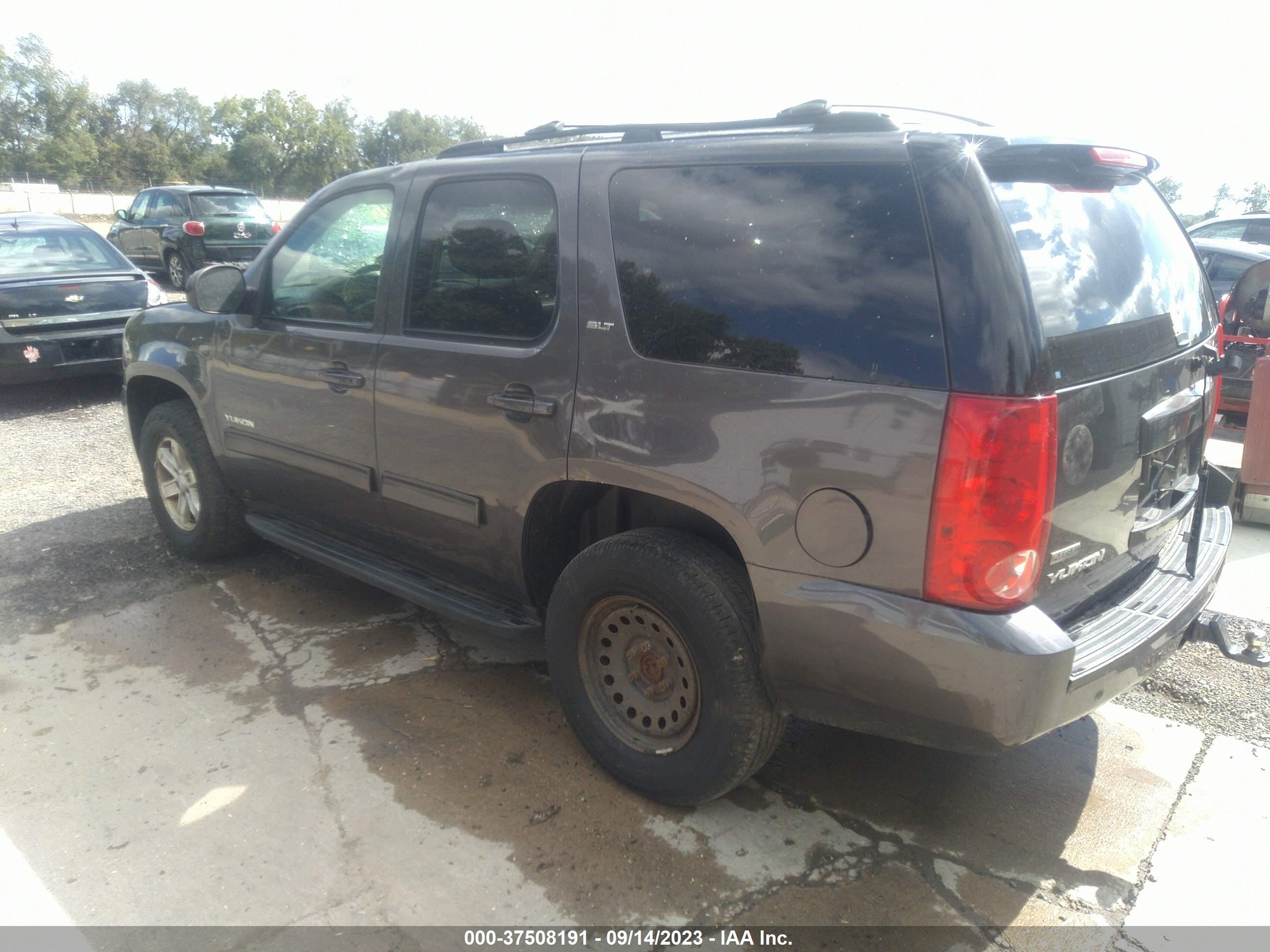 Photo 2 VIN: 1GKUKCE02AR275912 - GMC YUKON 