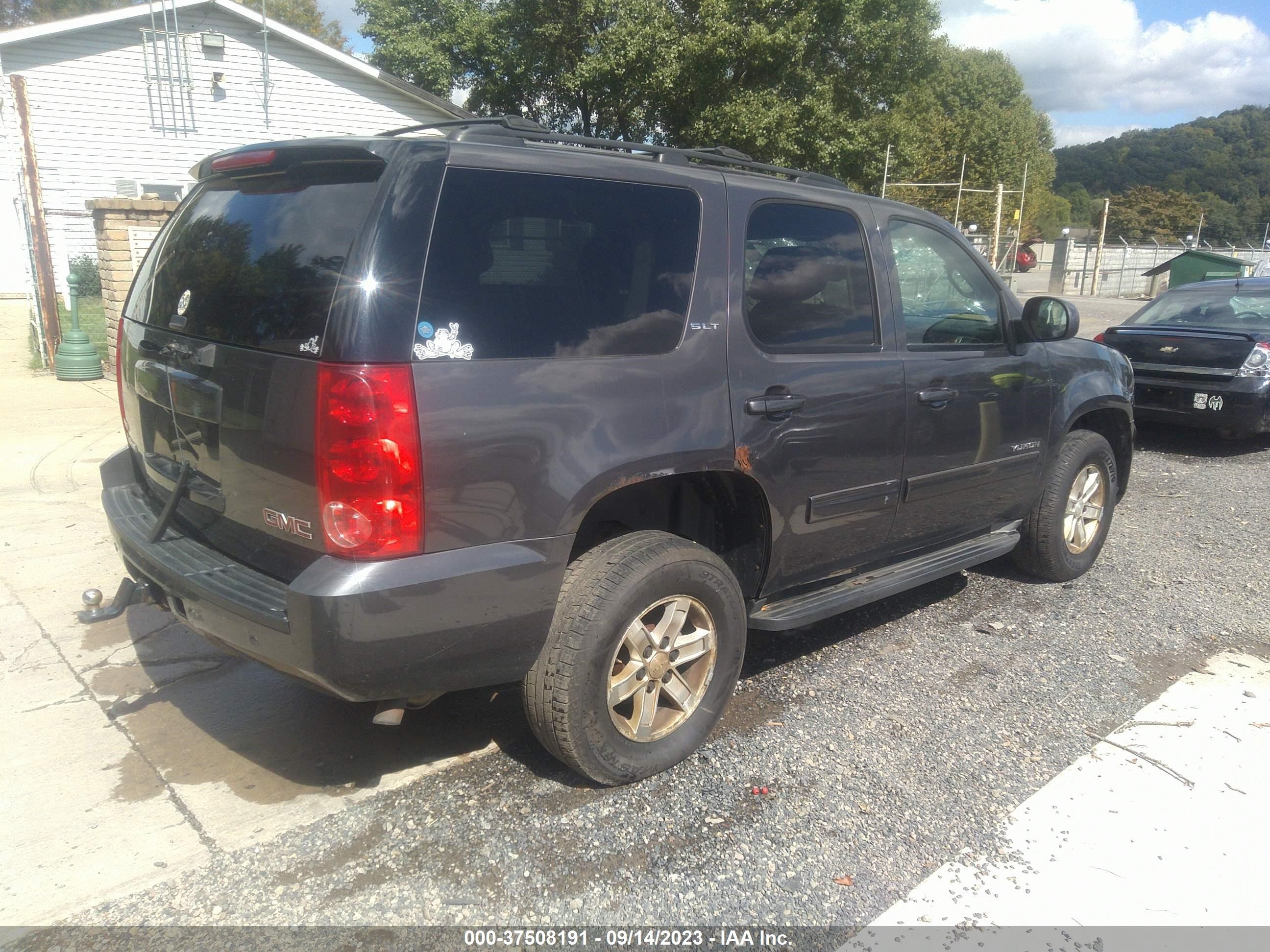 Photo 3 VIN: 1GKUKCE02AR275912 - GMC YUKON 