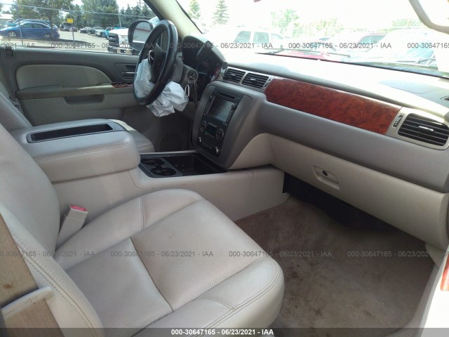 Photo 4 VIN: 1GKUKCE06AR177949 - GMC YUKON 