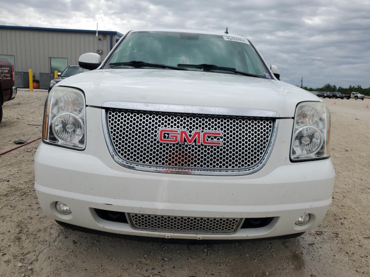 Photo 4 VIN: 1GKUKEEF4AR184155 - GMC YUKON 