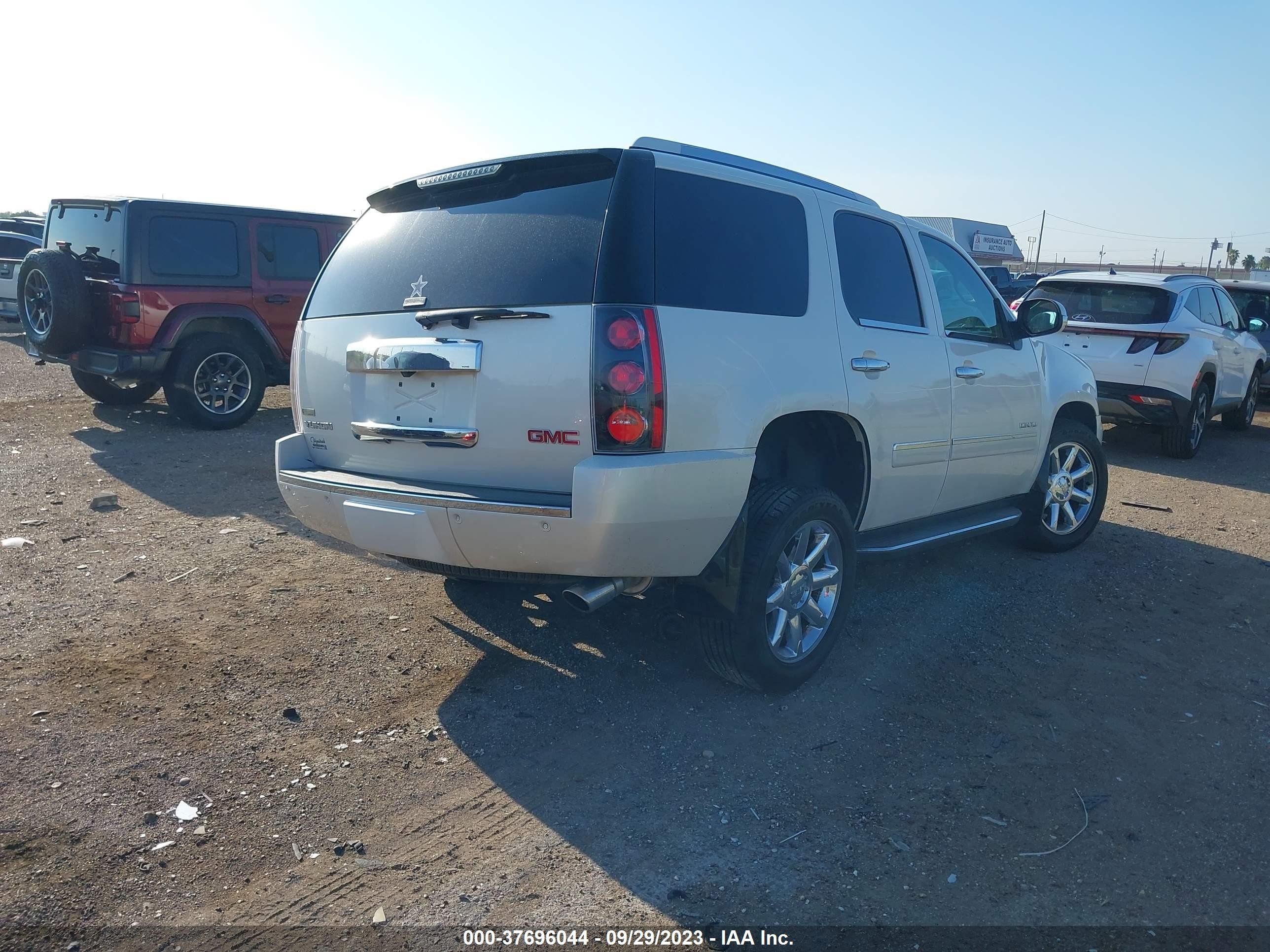 Photo 3 VIN: 1GKUKEEF7AR284234 - GMC YUKON 