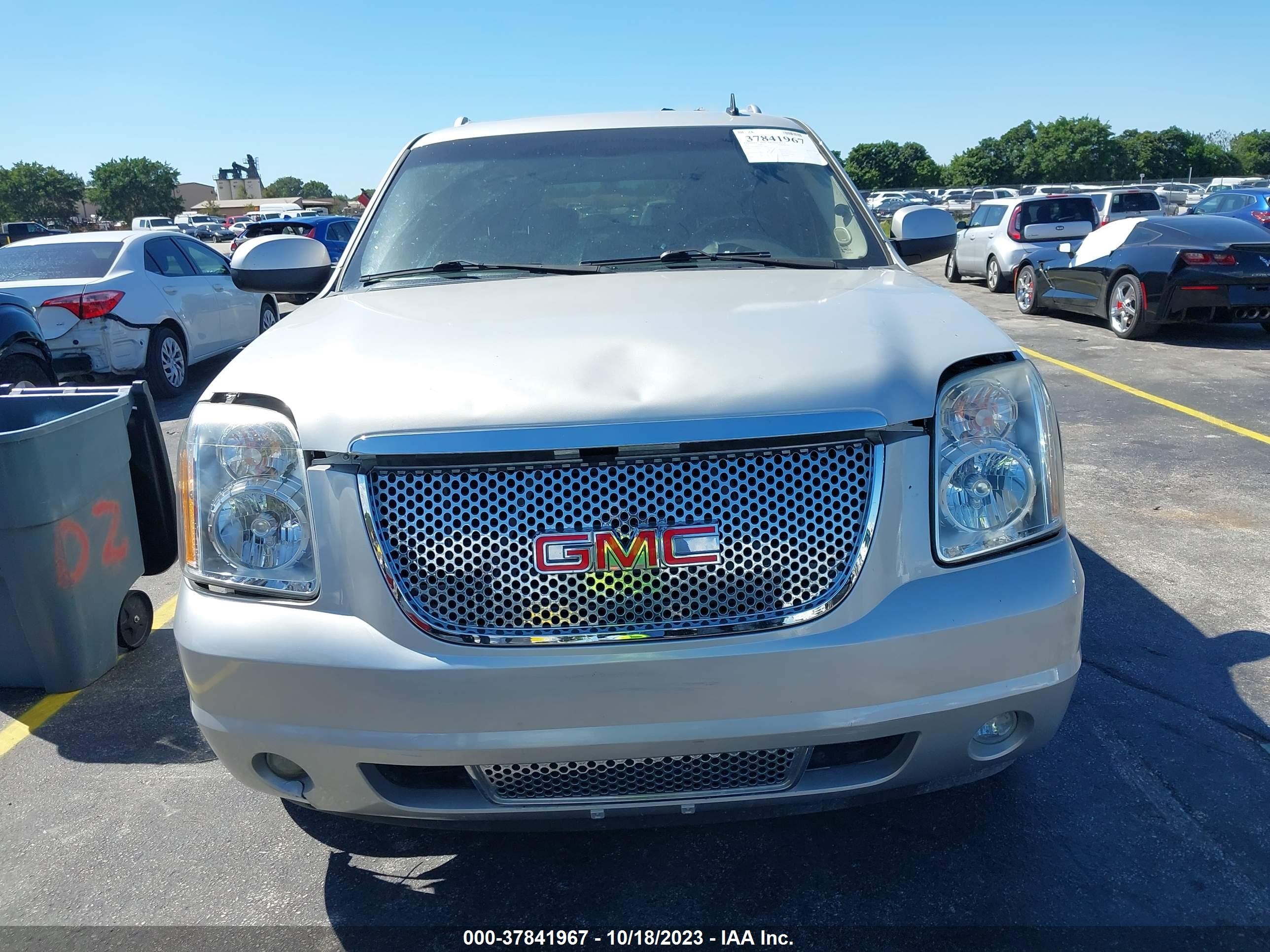 Photo 11 VIN: 1GKUKMEF3AR190068 - GMC YUKON 