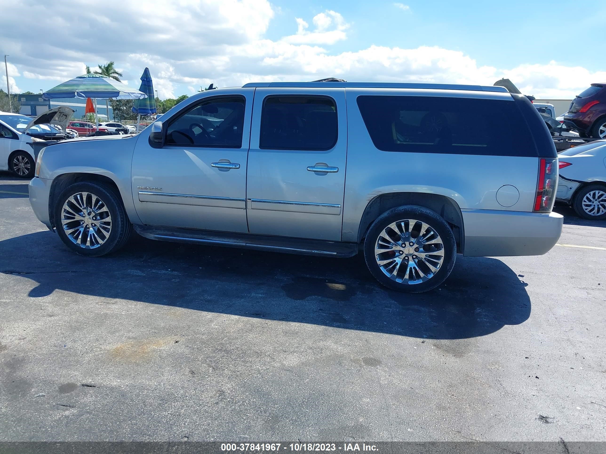 Photo 13 VIN: 1GKUKMEF3AR190068 - GMC YUKON 