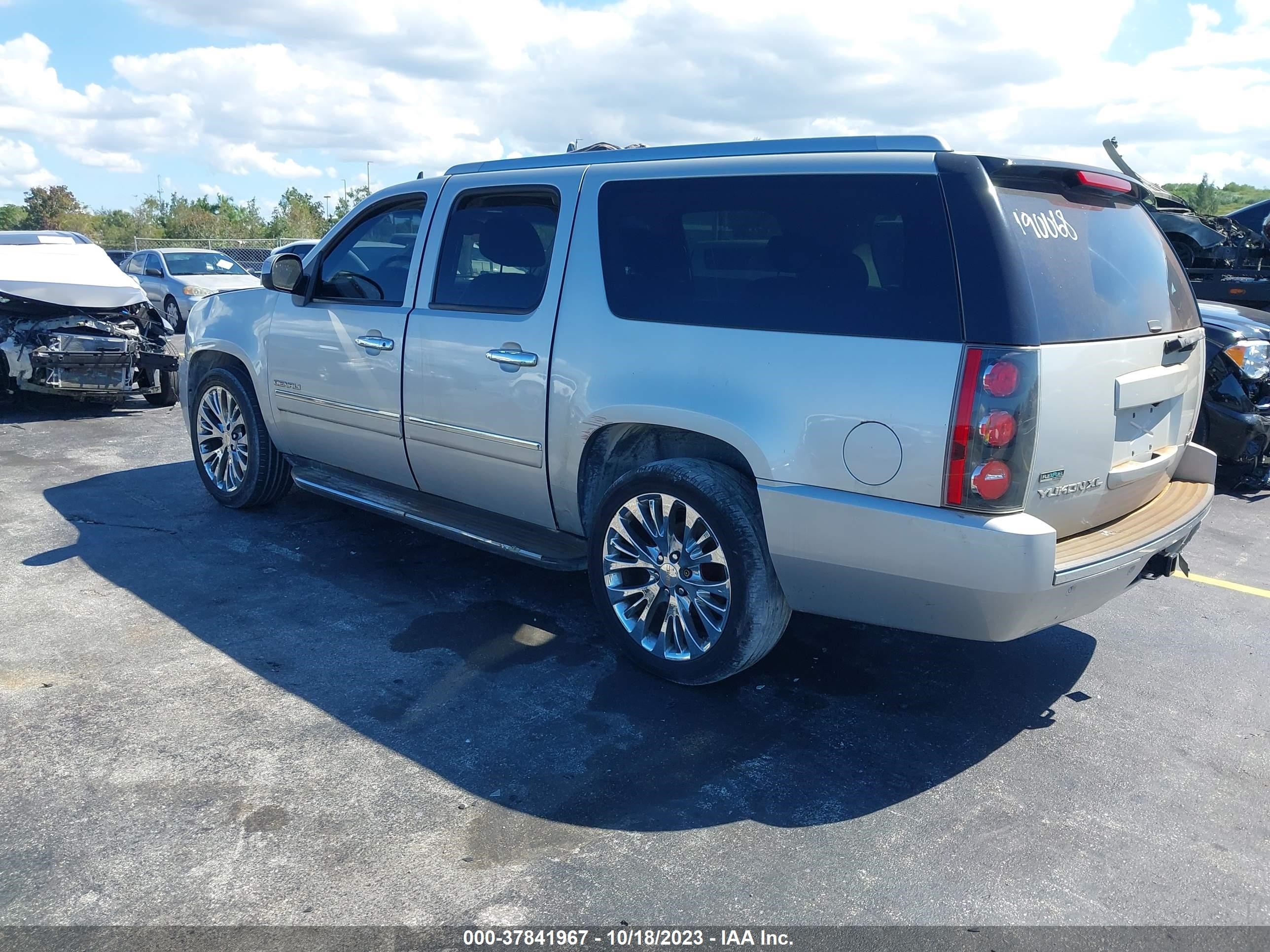 Photo 2 VIN: 1GKUKMEF3AR190068 - GMC YUKON 