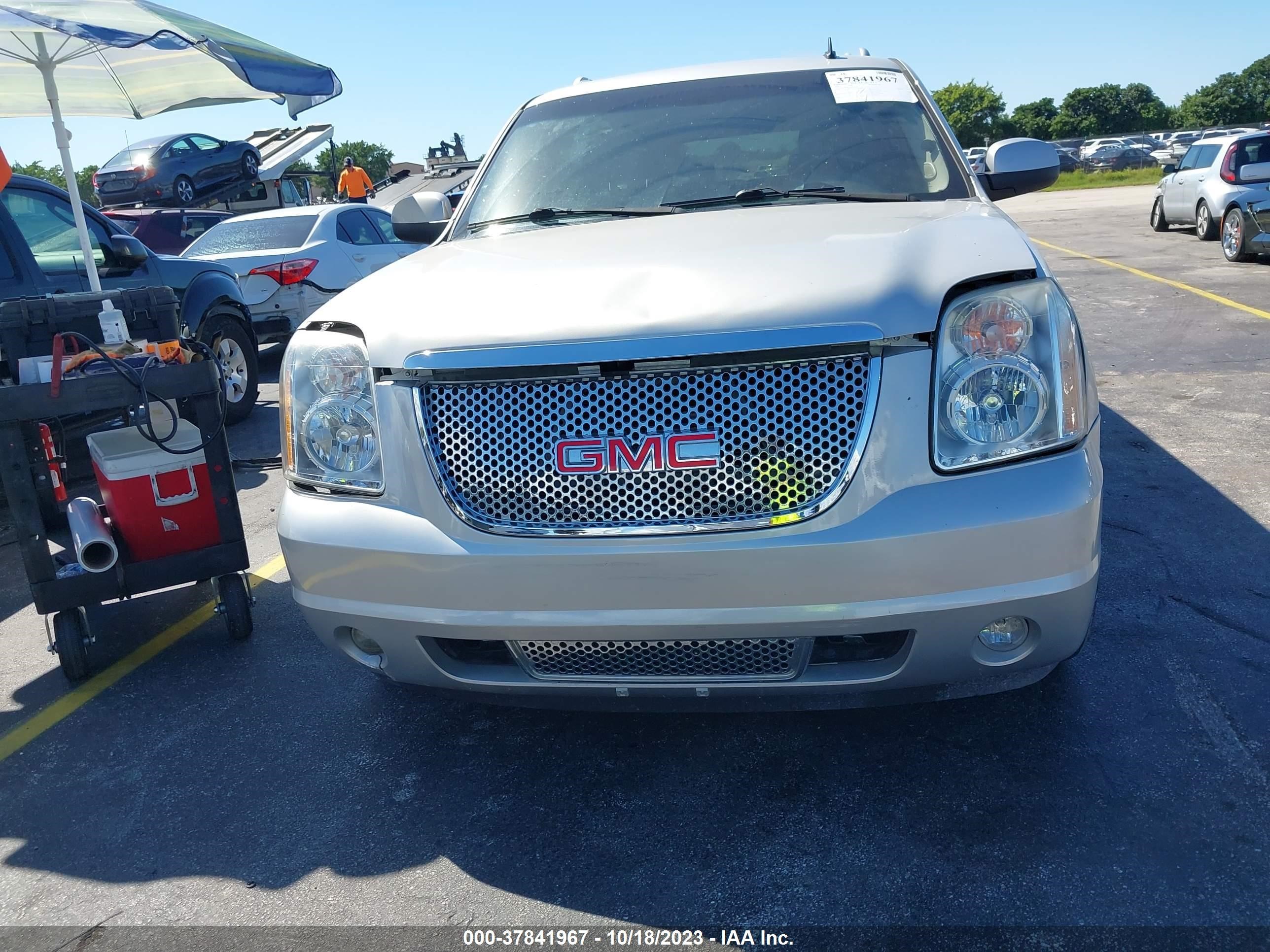 Photo 5 VIN: 1GKUKMEF3AR190068 - GMC YUKON 