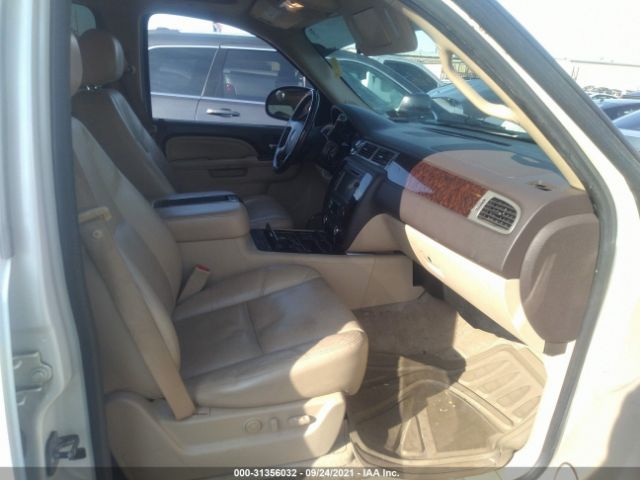 Photo 4 VIN: 1GKUKMEF5AR210949 - GMC YUKON XL 