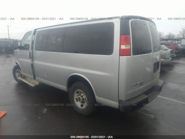 Photo 2 VIN: 1GKW7PFG9C1200400 - GMC SAVANA PASSENGER 