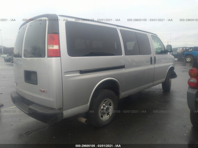 Photo 3 VIN: 1GKW7PFG9C1200400 - GMC SAVANA PASSENGER 