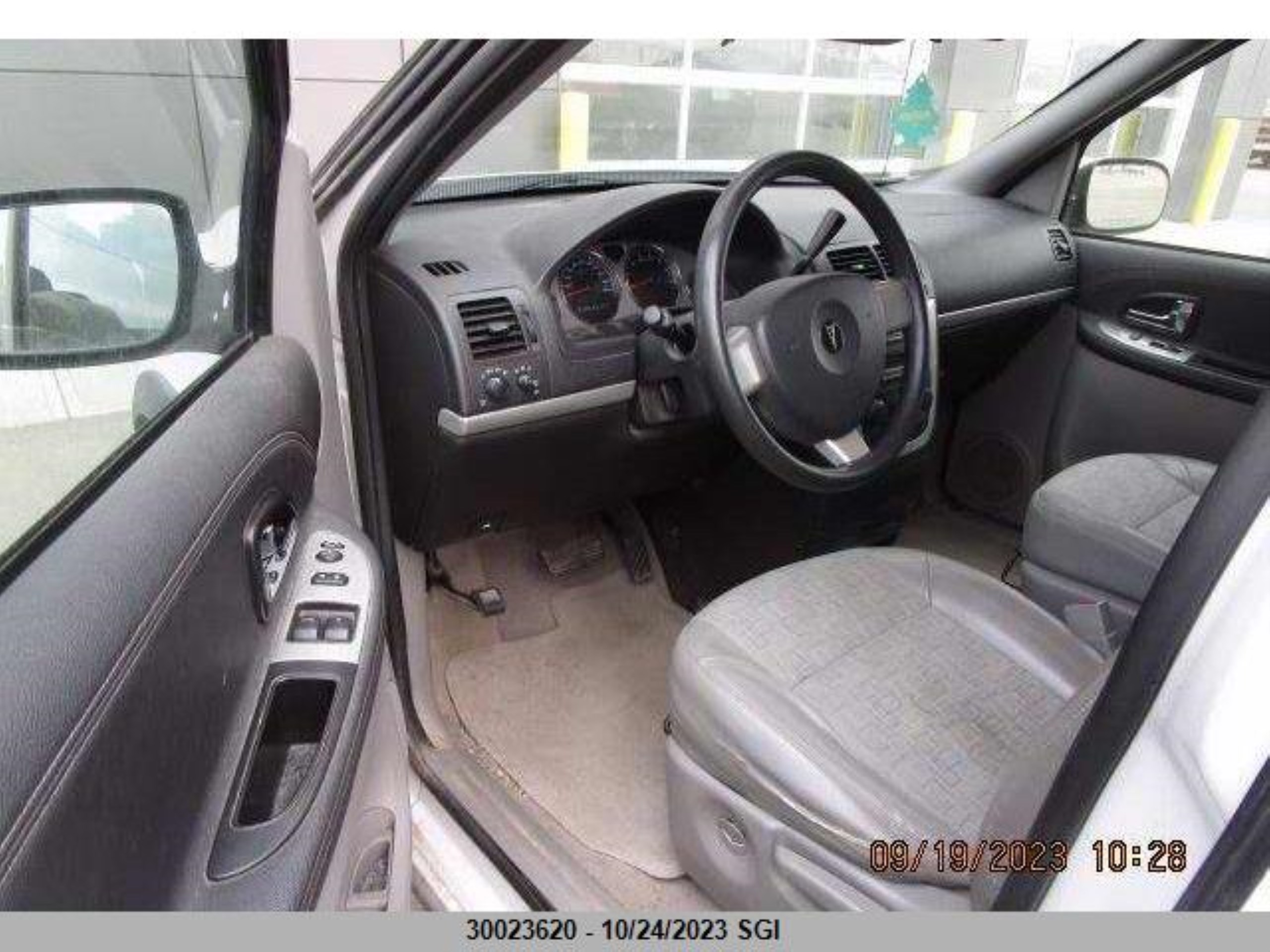 Photo 10 VIN: 1GMDU03189D114114 - PONTIAC MONTANA 