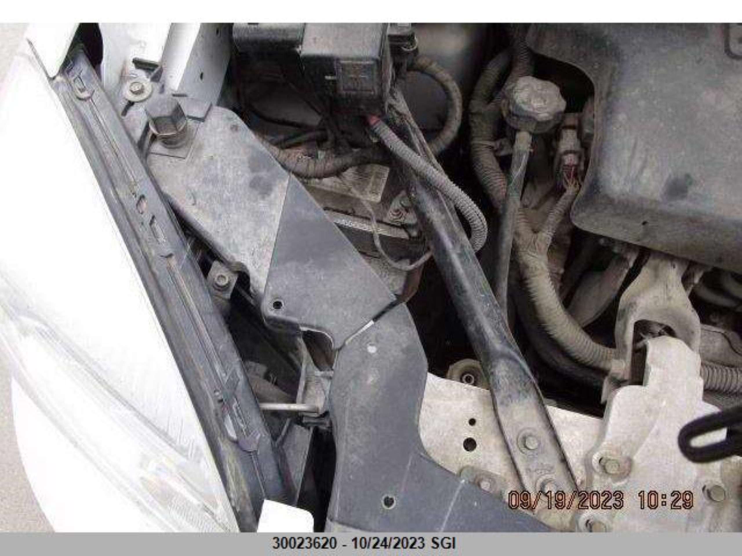 Photo 11 VIN: 1GMDU03189D114114 - PONTIAC MONTANA 