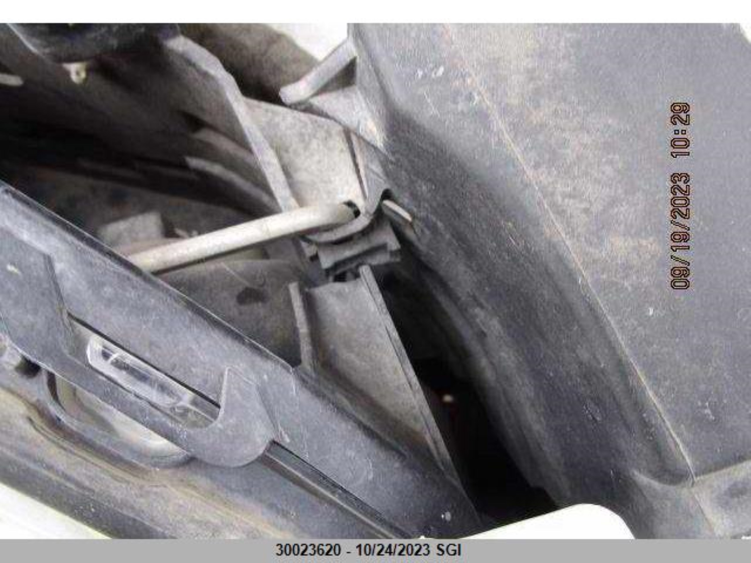 Photo 12 VIN: 1GMDU03189D114114 - PONTIAC MONTANA 