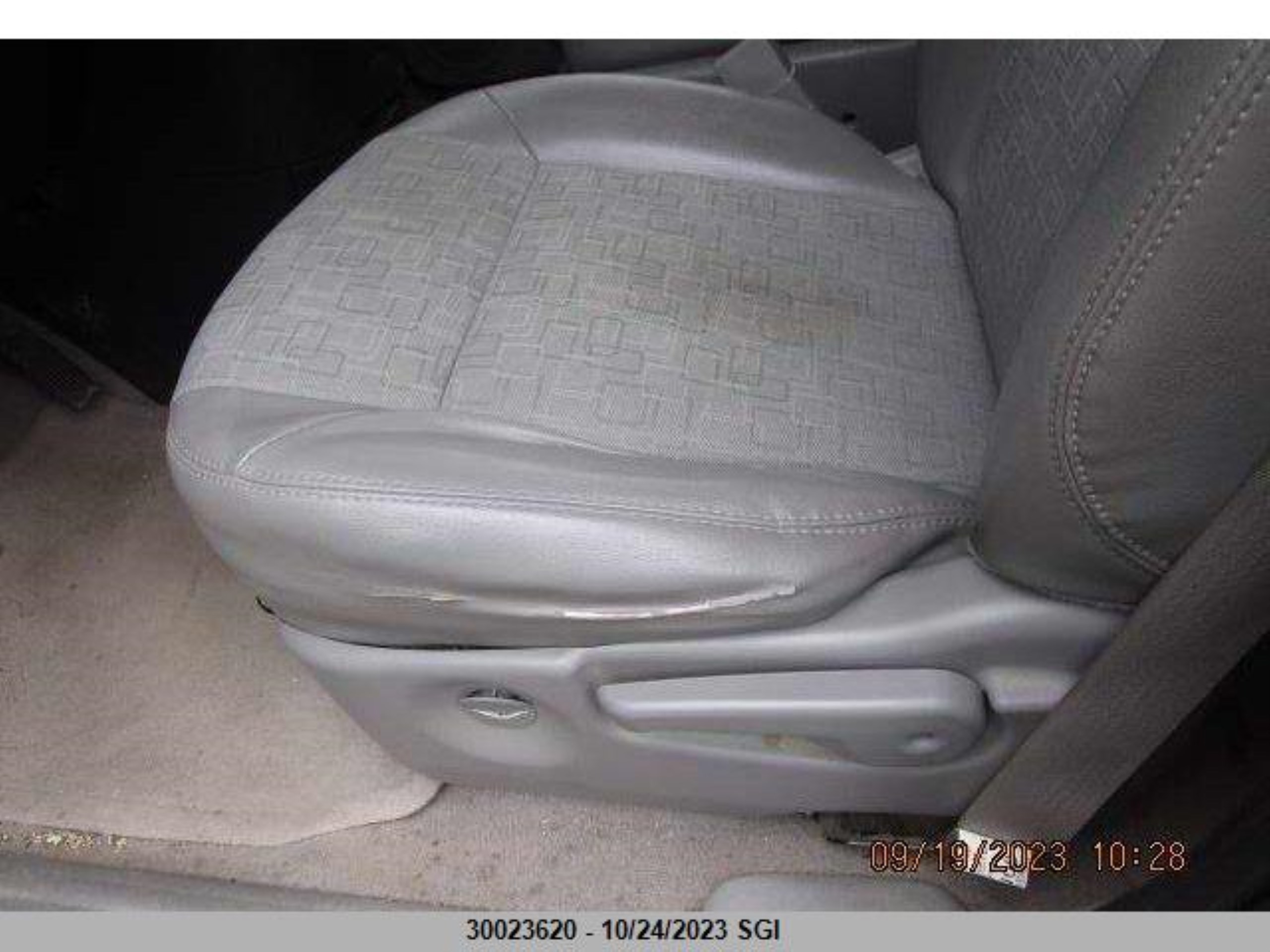 Photo 9 VIN: 1GMDU03189D114114 - PONTIAC MONTANA 