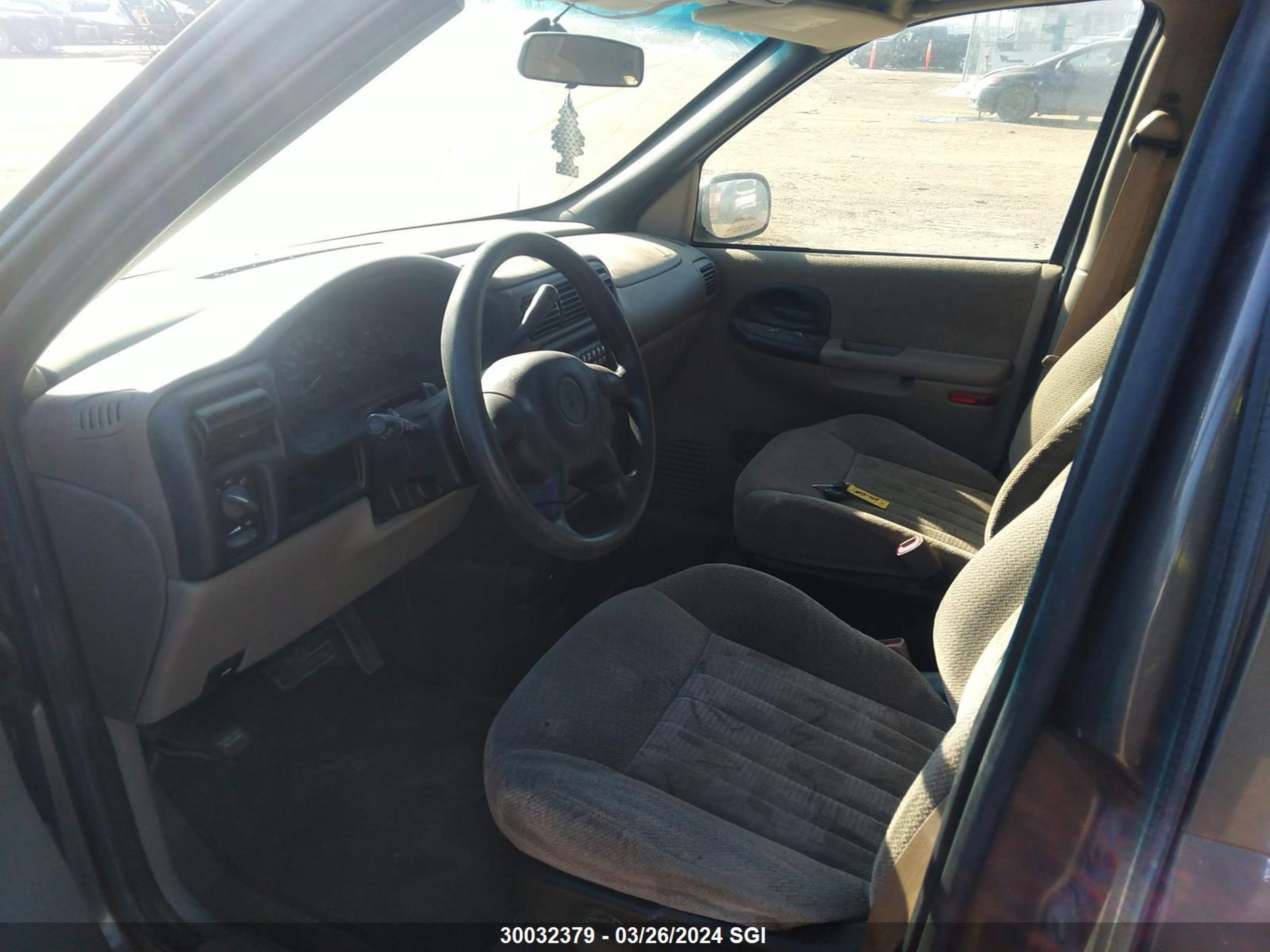 Photo 11 VIN: 1GMDU03E32D295390 - PONTIAC MONTANA 