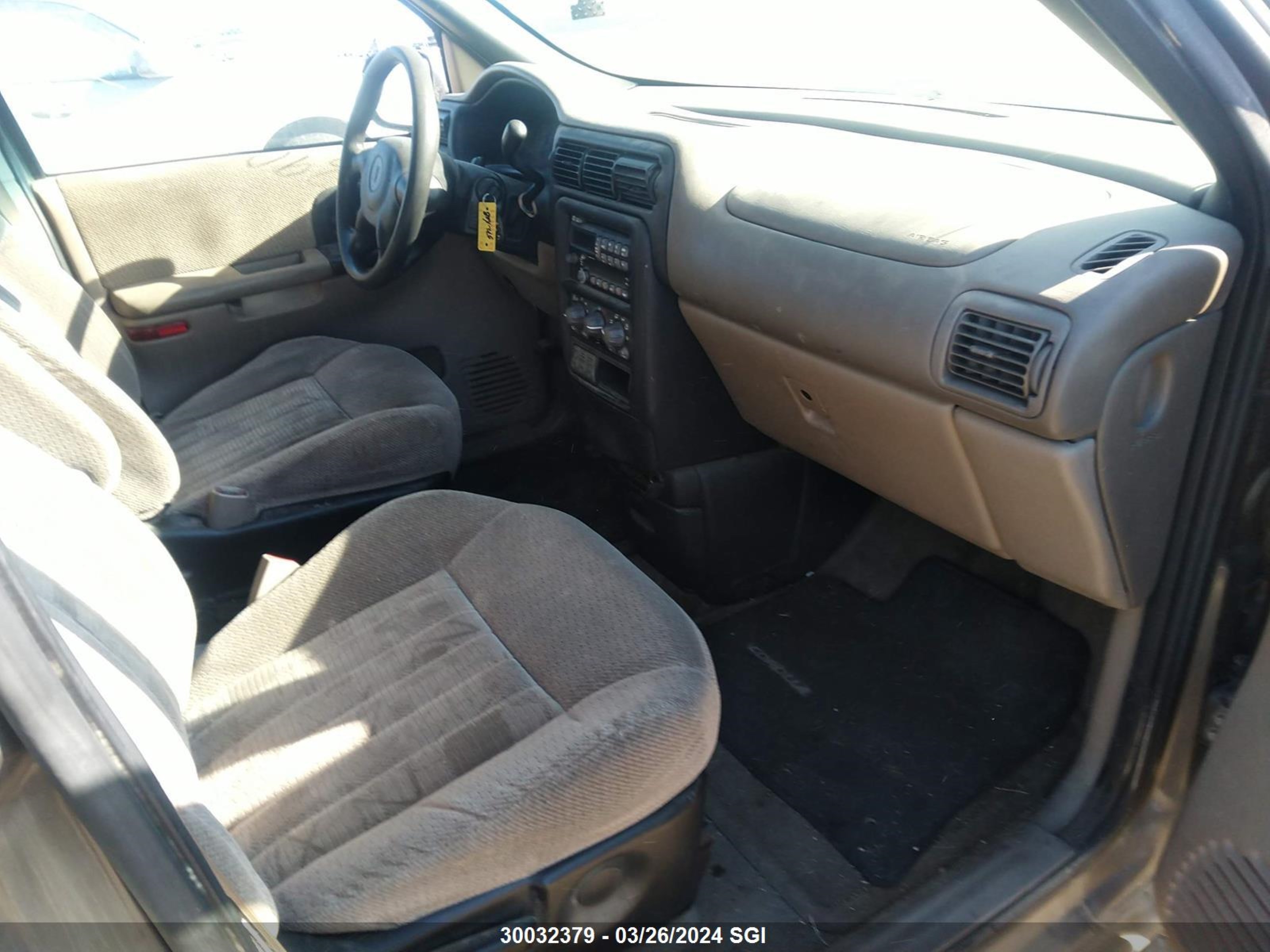 Photo 4 VIN: 1GMDU03E32D295390 - PONTIAC MONTANA 