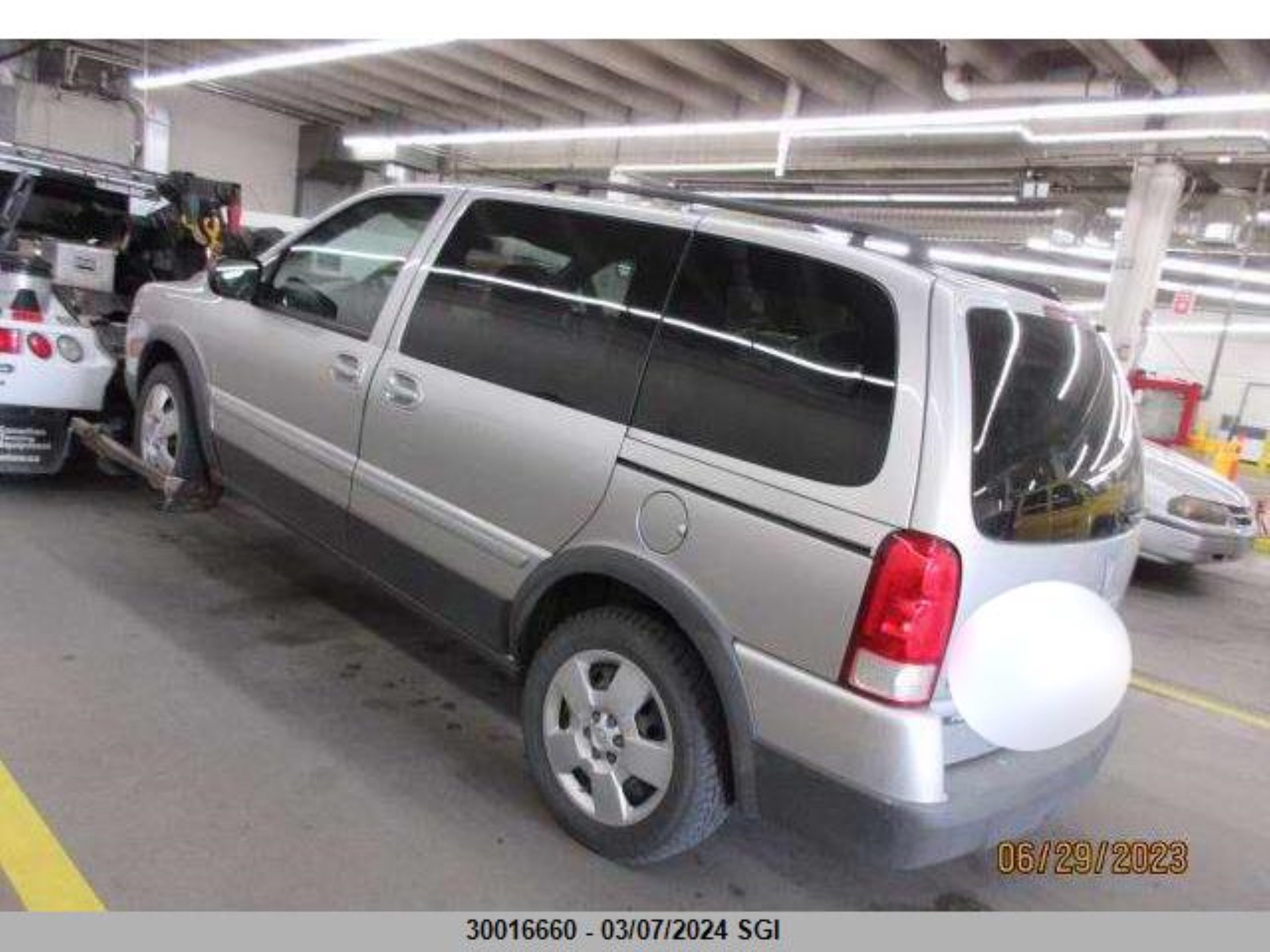 Photo 2 VIN: 1GMDU03W58D159361 - PONTIAC MONTANA 