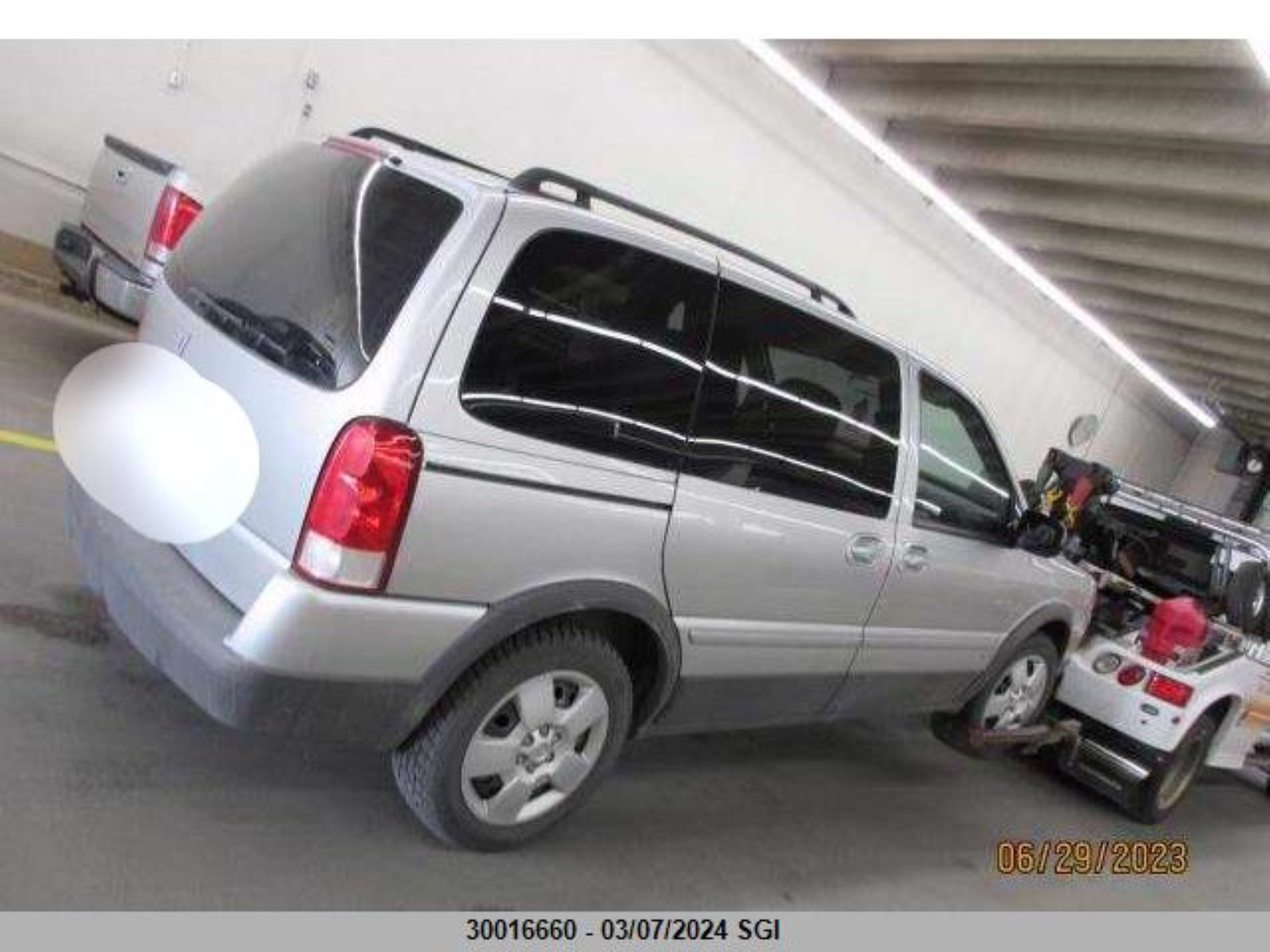 Photo 3 VIN: 1GMDU03W58D159361 - PONTIAC MONTANA 