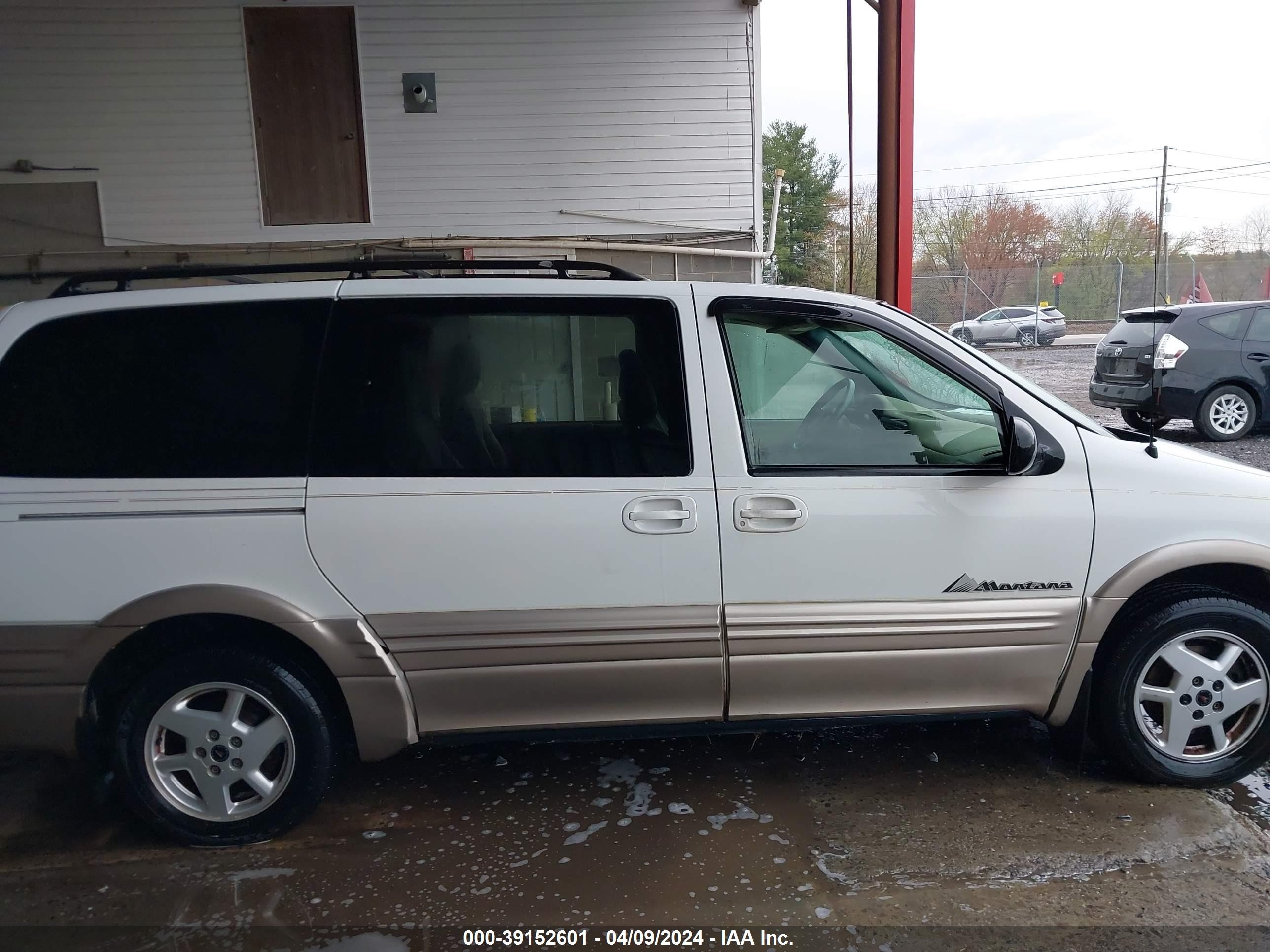 Photo 12 VIN: 1GMDV03E82D181527 - PONTIAC MONTANA 