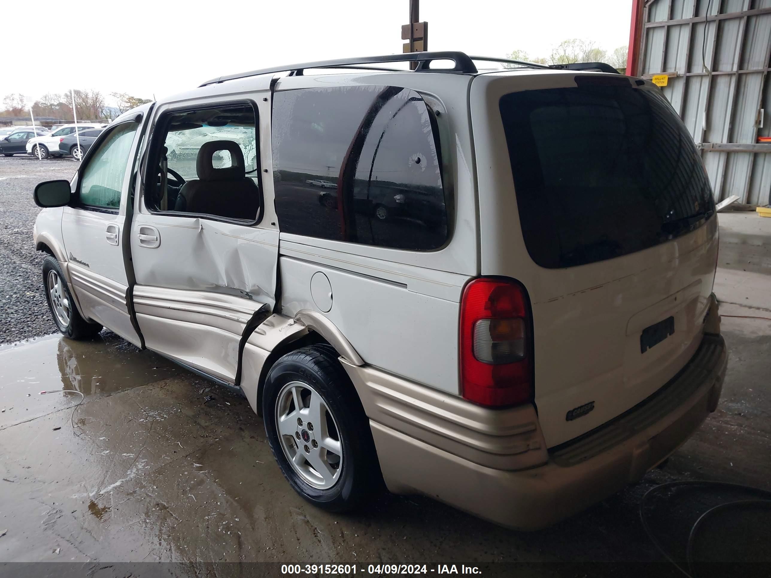 Photo 2 VIN: 1GMDV03E82D181527 - PONTIAC MONTANA 