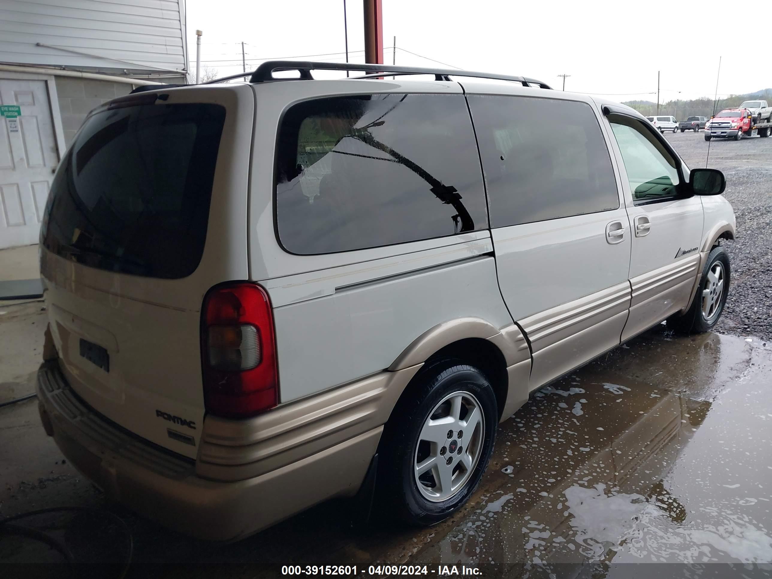 Photo 3 VIN: 1GMDV03E82D181527 - PONTIAC MONTANA 