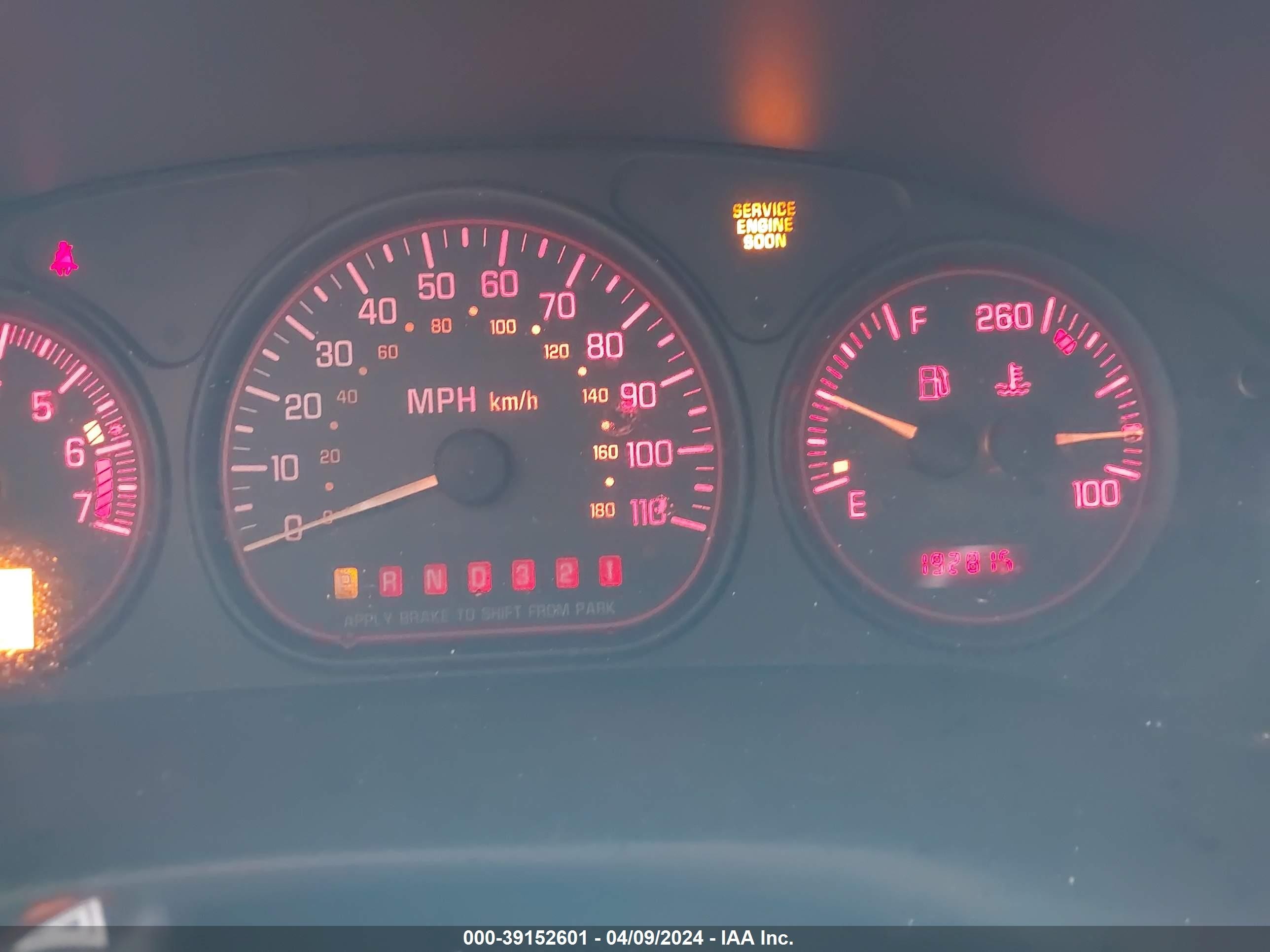 Photo 6 VIN: 1GMDV03E82D181527 - PONTIAC MONTANA 