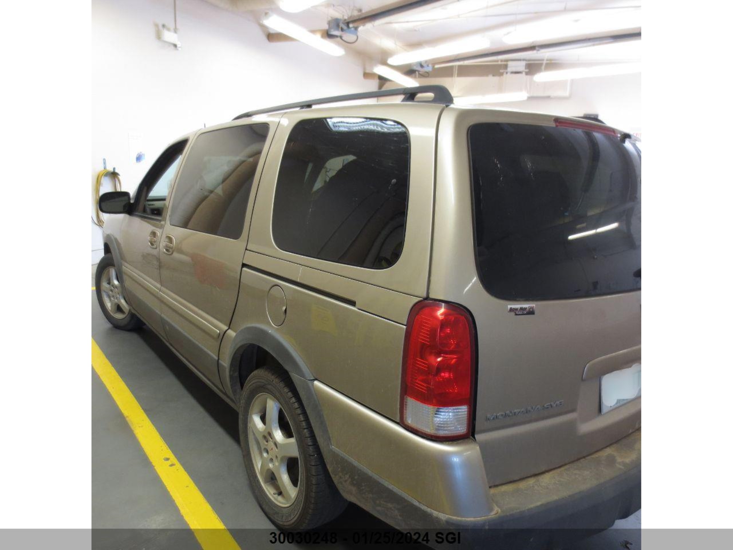 Photo 2 VIN: 1GMDV03L16D204666 - PONTIAC MONTANA 