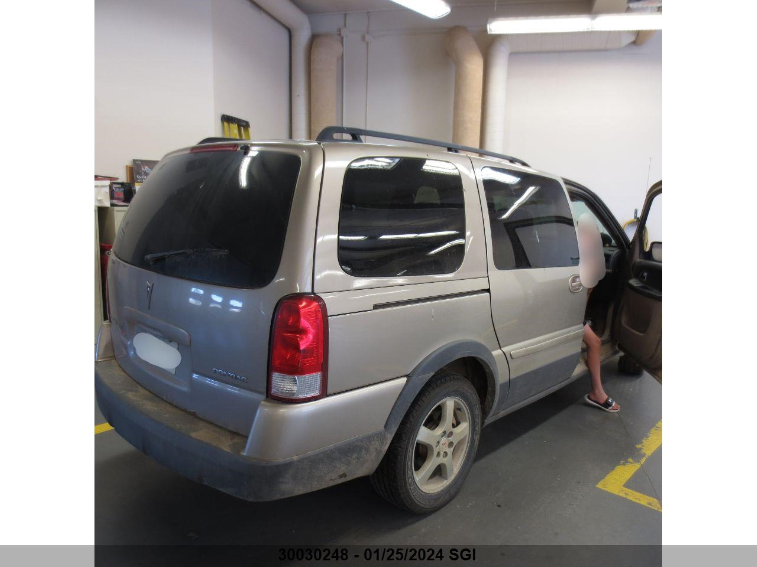 Photo 3 VIN: 1GMDV03L16D204666 - PONTIAC MONTANA 