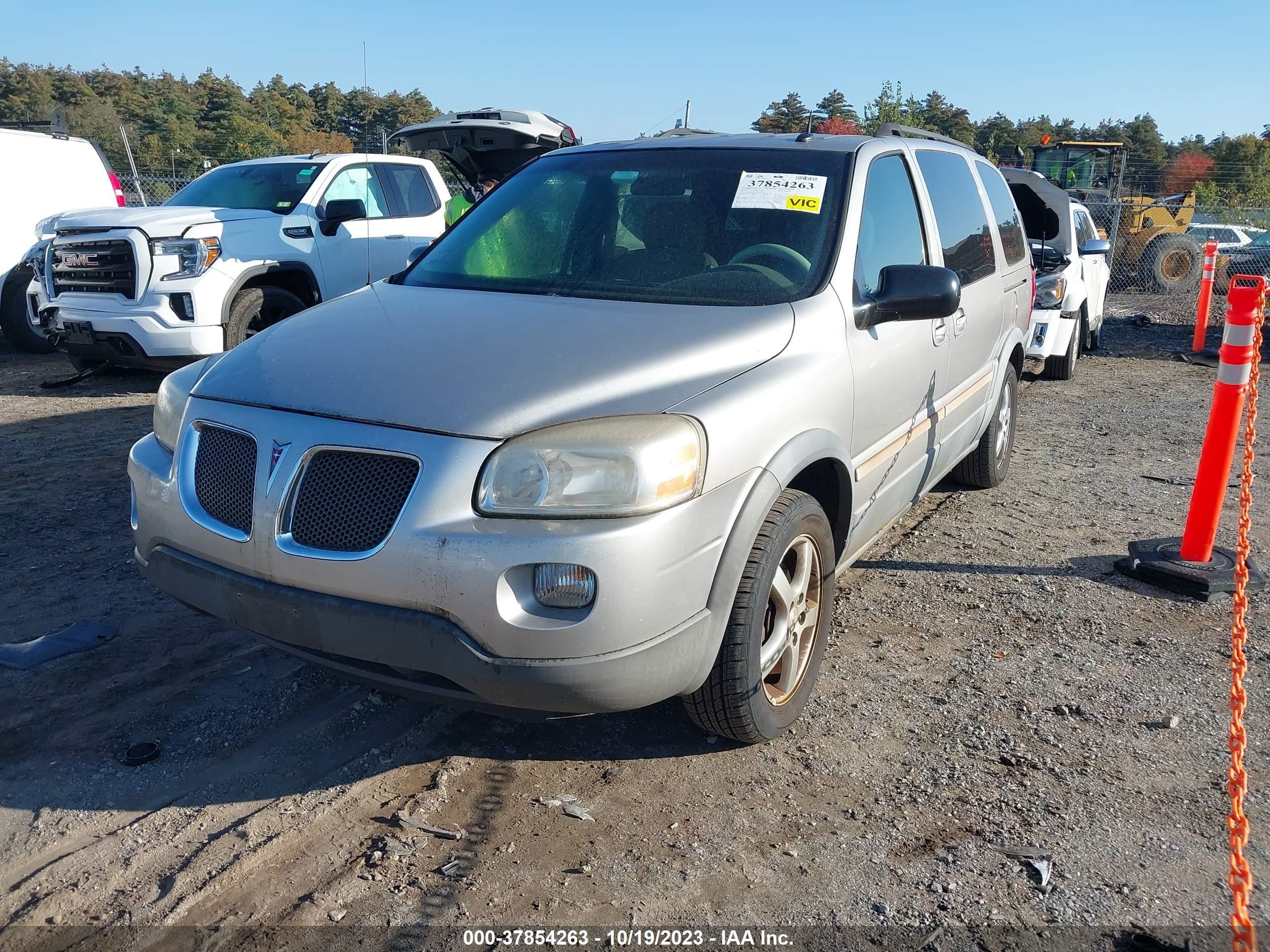 Photo 1 VIN: 1GMDV03LX5D213641 - PONTIAC MONTANA 