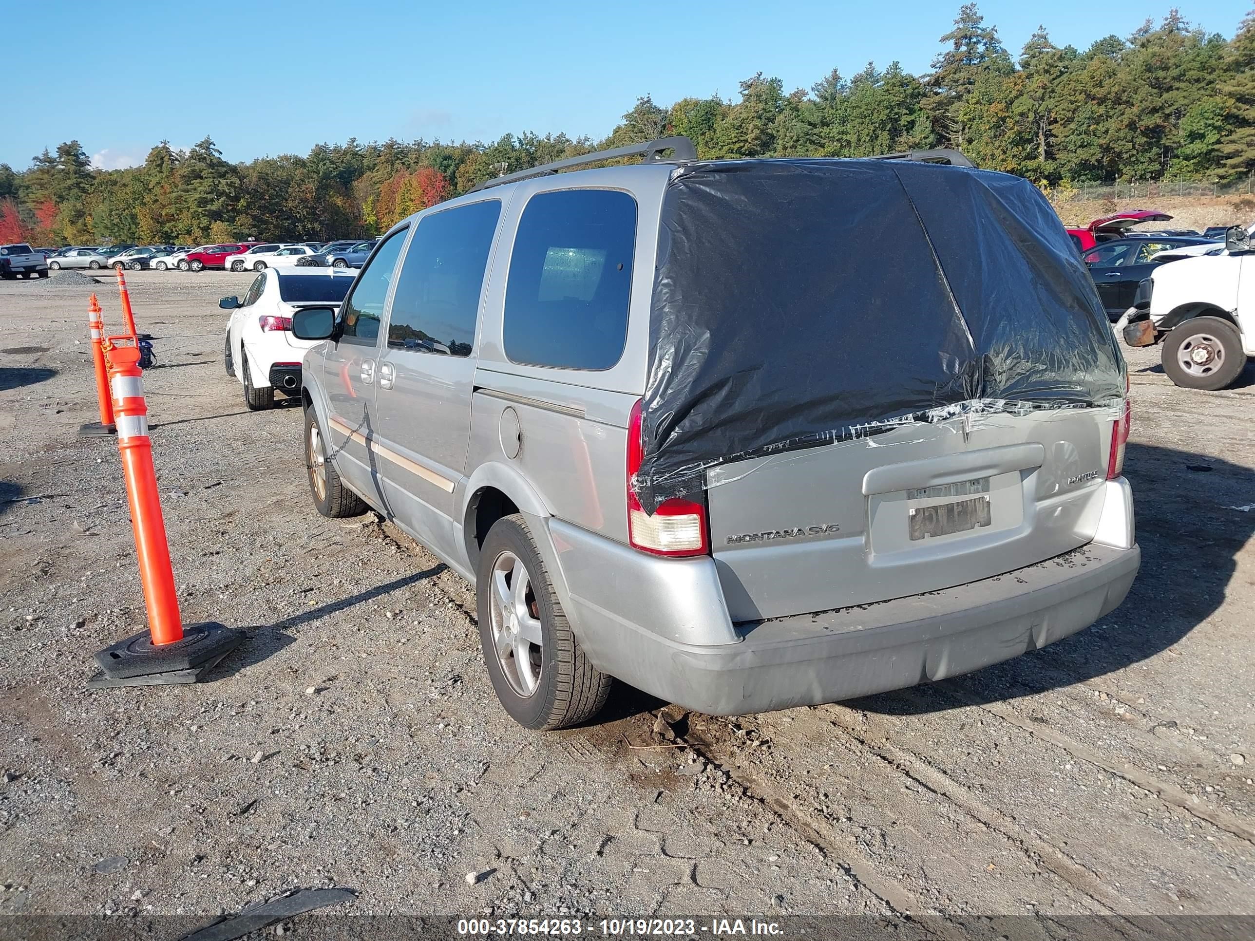 Photo 2 VIN: 1GMDV03LX5D213641 - PONTIAC MONTANA 