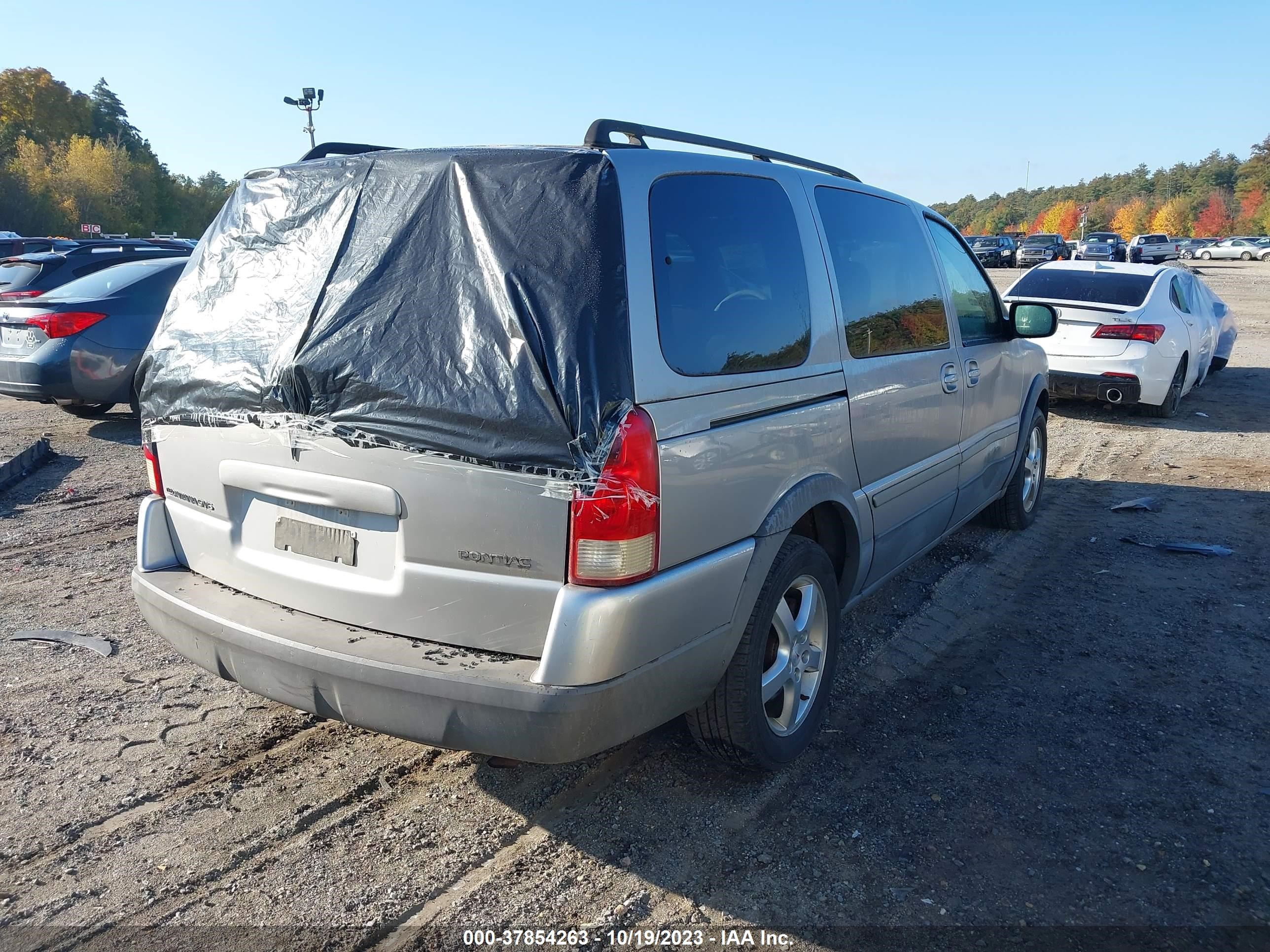 Photo 3 VIN: 1GMDV03LX5D213641 - PONTIAC MONTANA 