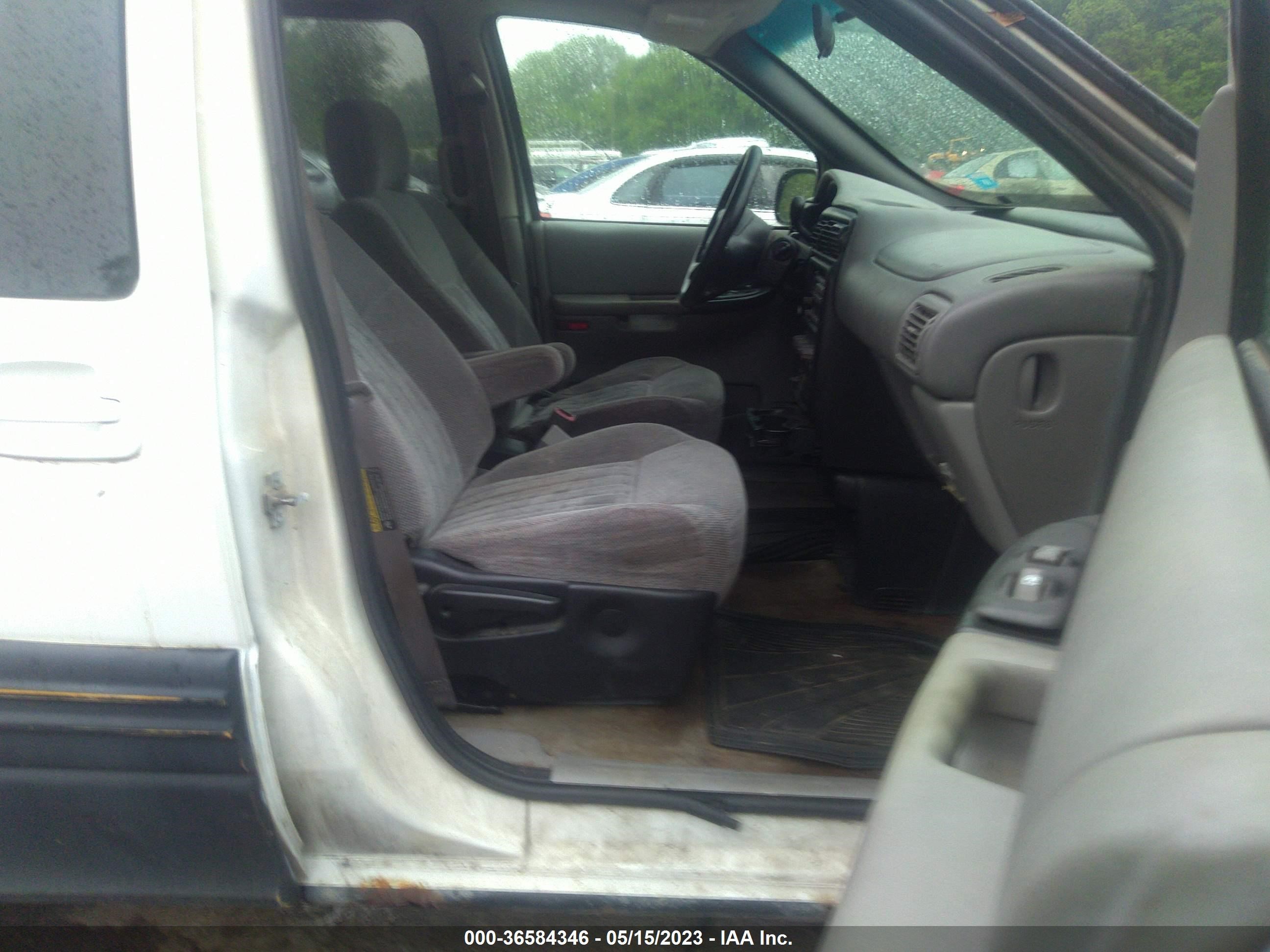 Photo 4 VIN: 1GMDV23E15D101856 - PONTIAC MONTANA 