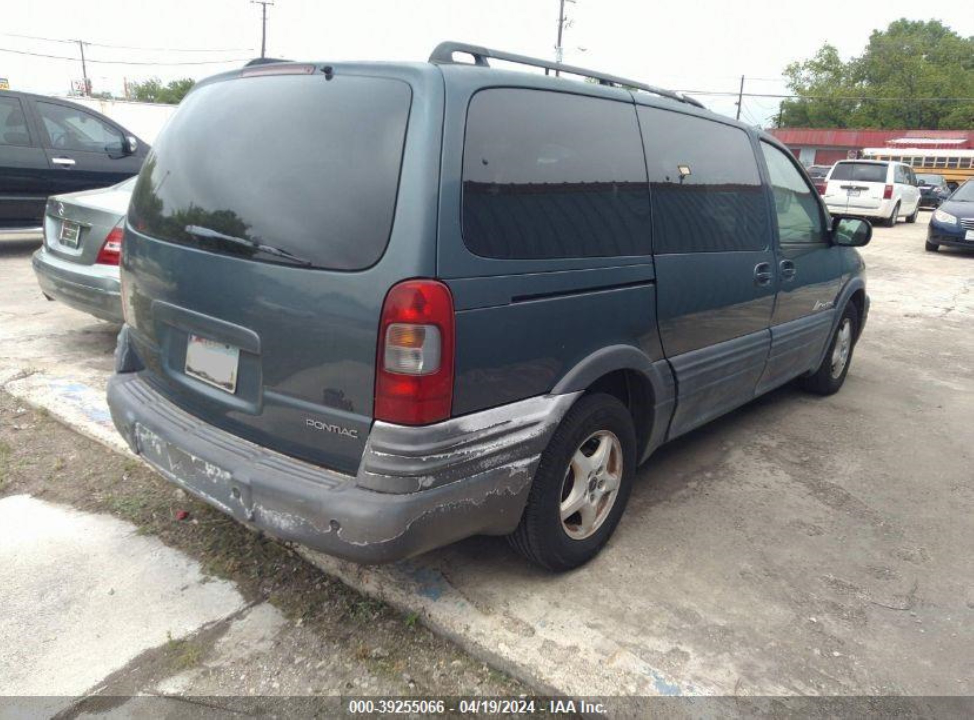 Photo 3 VIN: 1GMDV23E75D147837 - PONTIAC MONTANA 