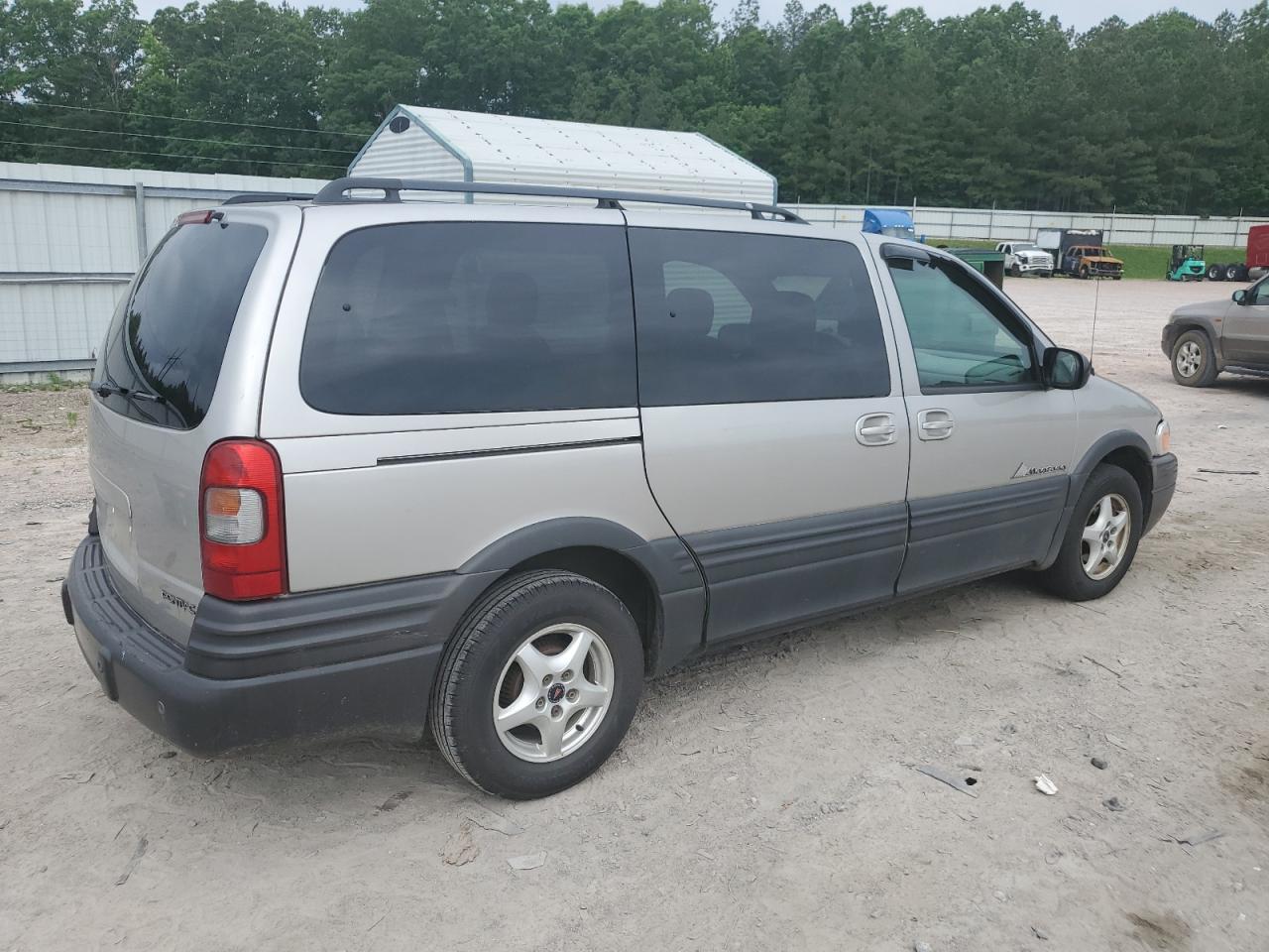 Photo 2 VIN: 1GMDV33E55D136695 - PONTIAC MONTANA 