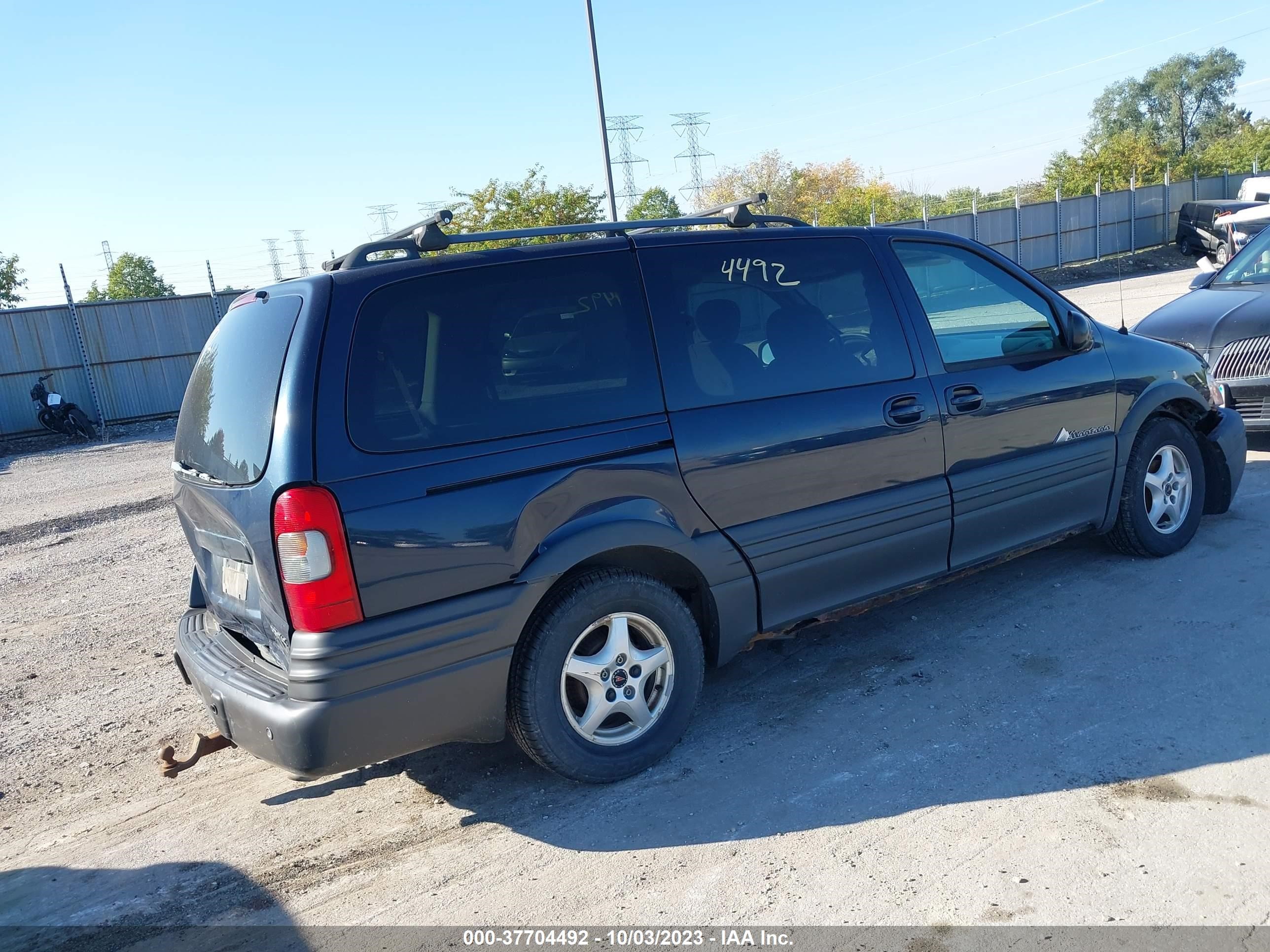 Photo 3 VIN: 1GMDV33EX5D104812 - PONTIAC MONTANA 