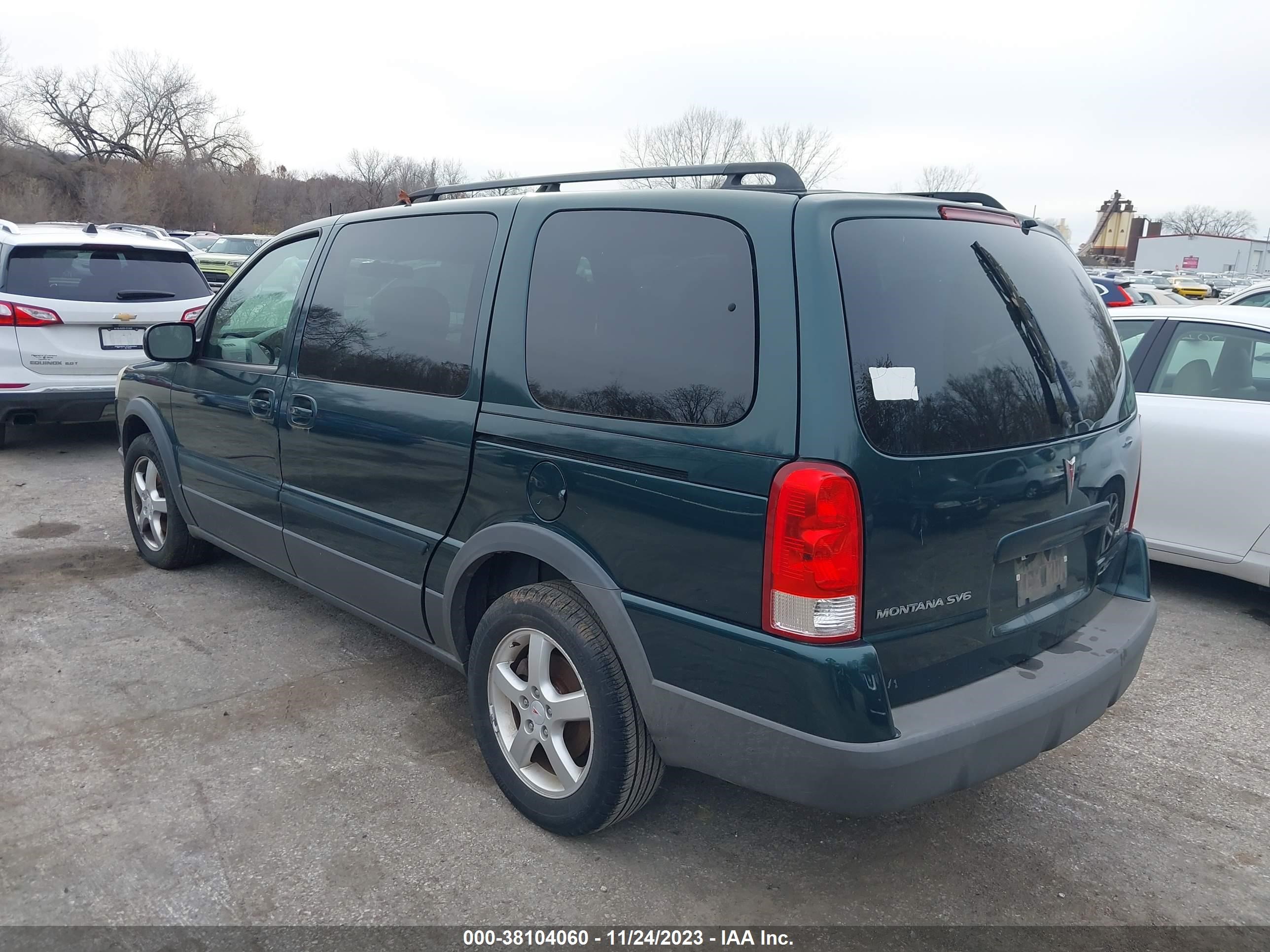 Photo 2 VIN: 1GMDV33L35D298498 - PONTIAC MONTANA 