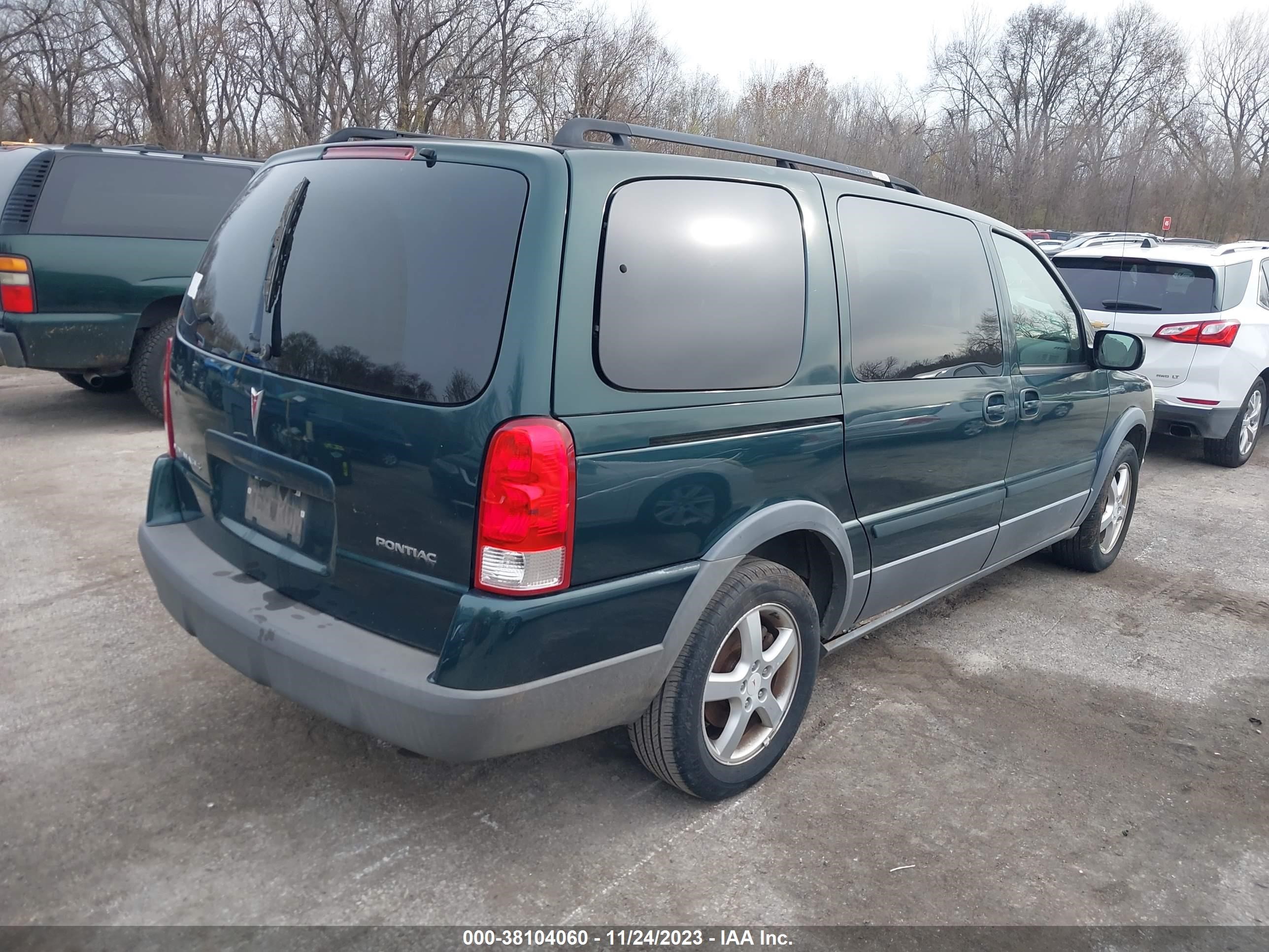 Photo 3 VIN: 1GMDV33L35D298498 - PONTIAC MONTANA 