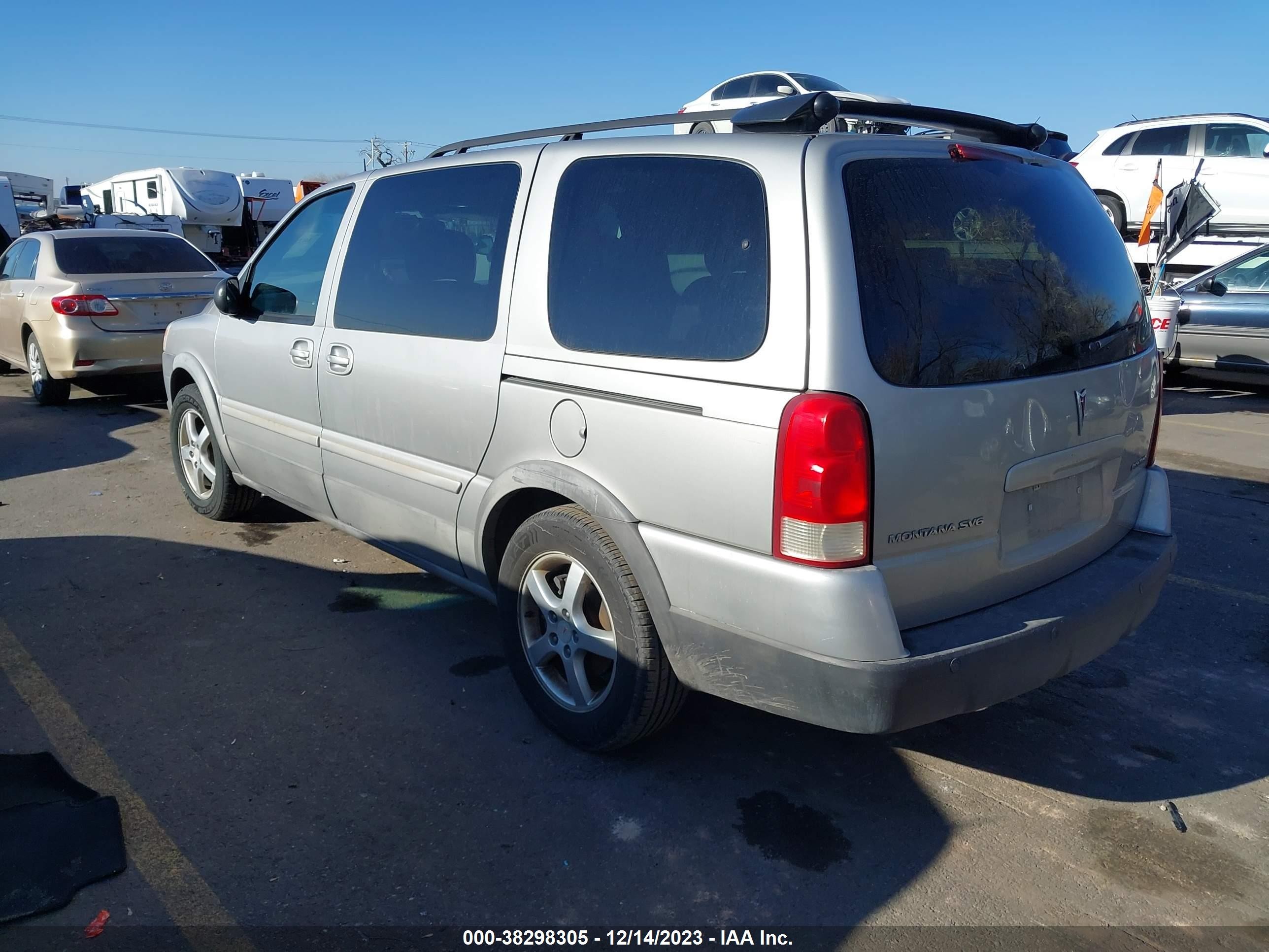 Photo 2 VIN: 1GMDV33L55D170120 - PONTIAC MONTANA 