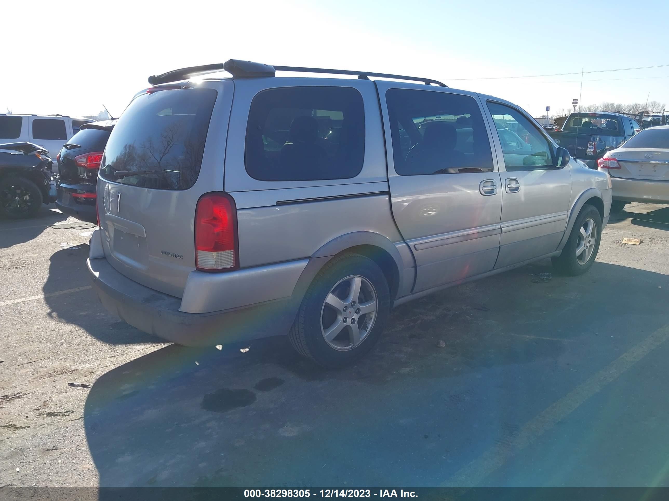 Photo 3 VIN: 1GMDV33L55D170120 - PONTIAC MONTANA 