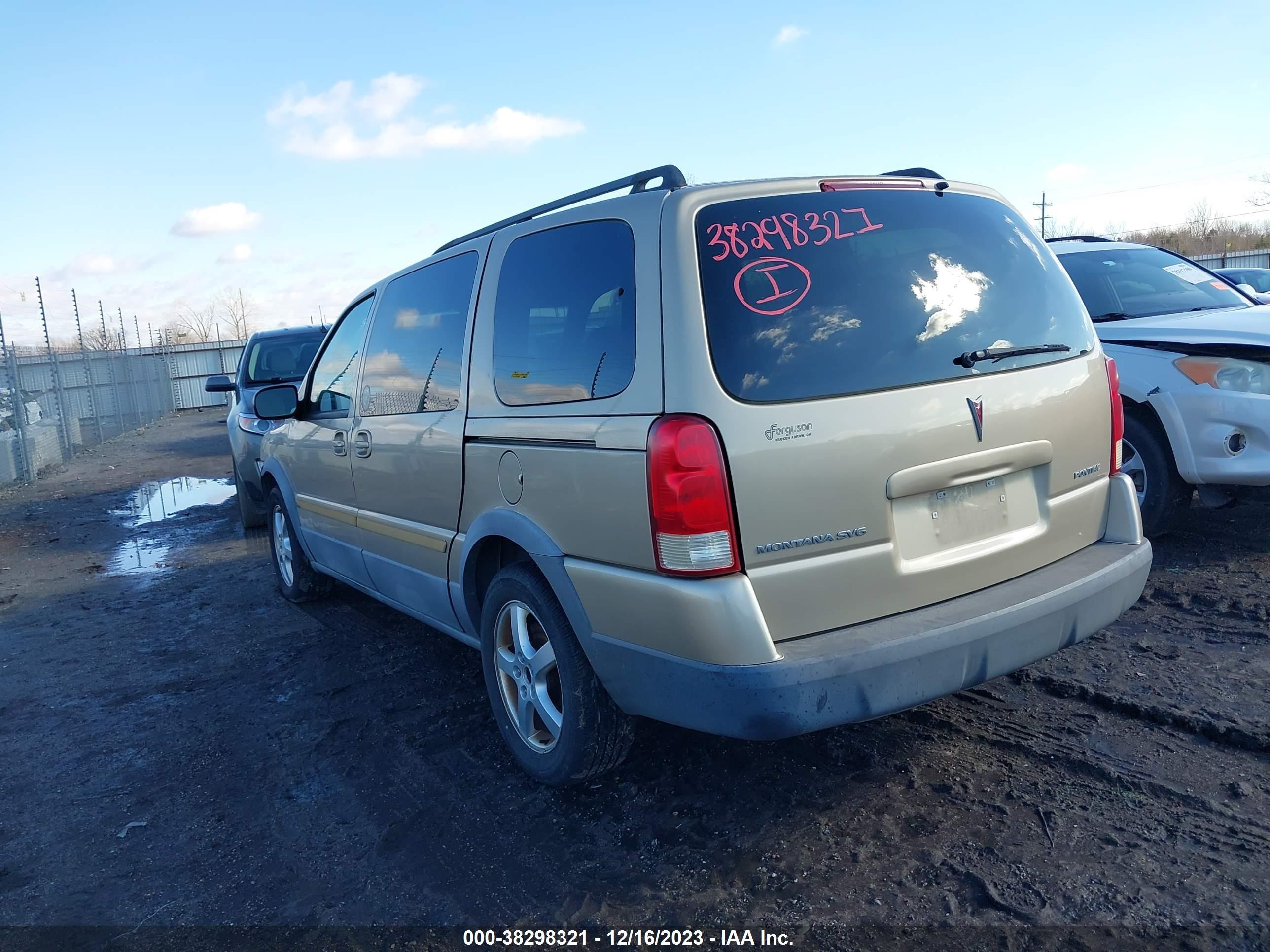 Photo 2 VIN: 1GMDV33L55D181828 - PONTIAC MONTANA 