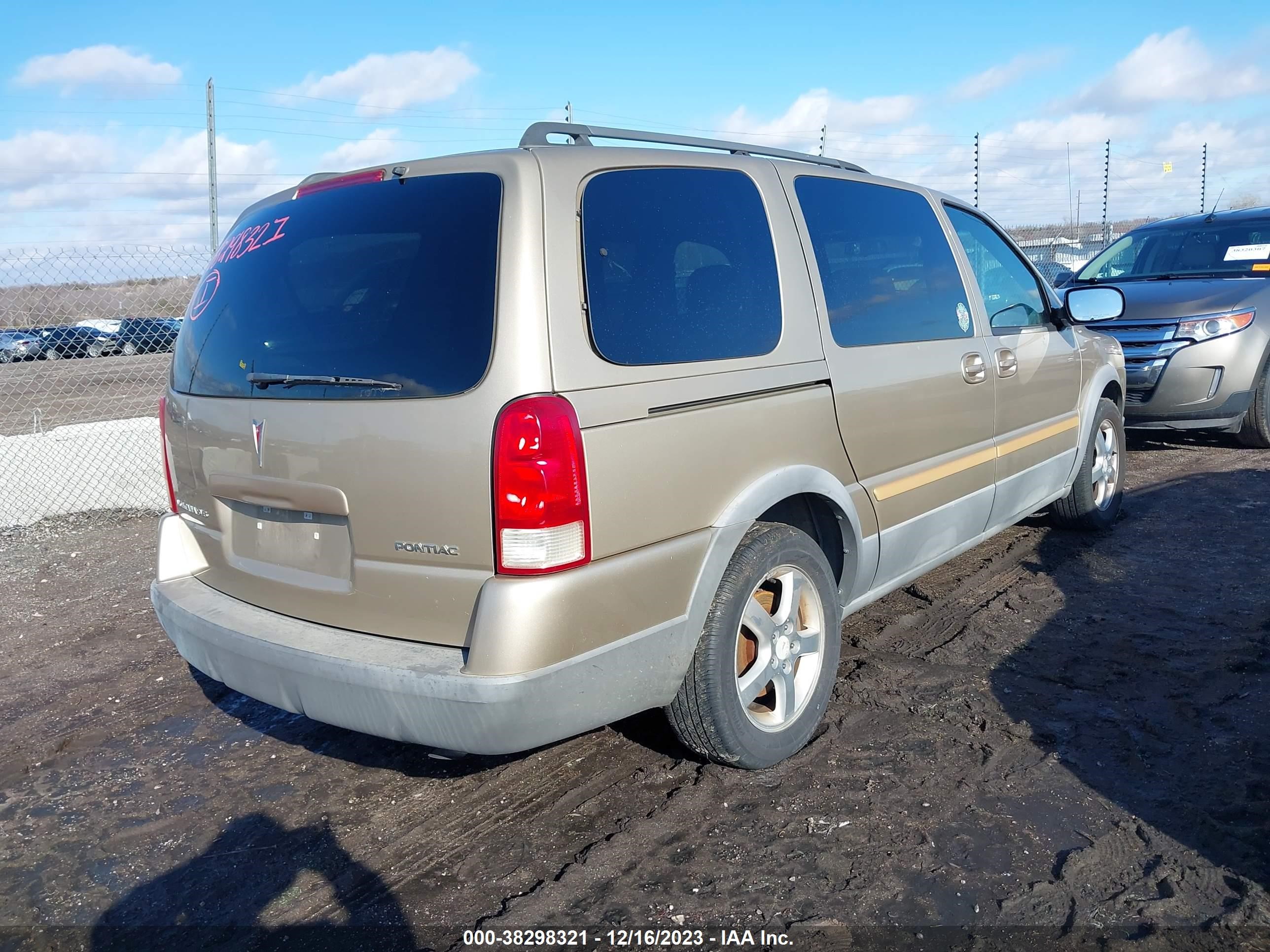 Photo 3 VIN: 1GMDV33L55D181828 - PONTIAC MONTANA 