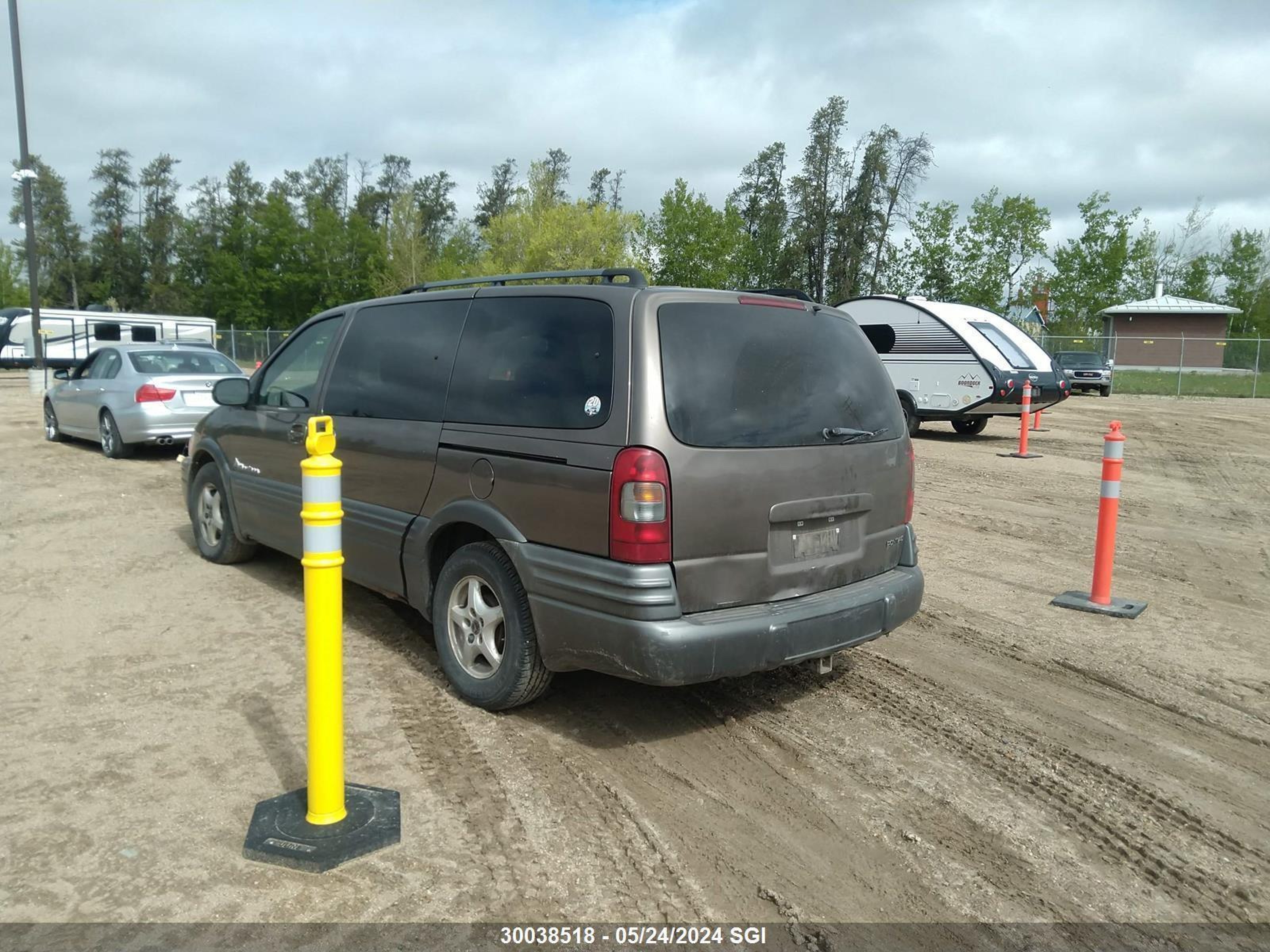 Photo 2 VIN: 1GMDX03E44D176547 - PONTIAC MONTANA 