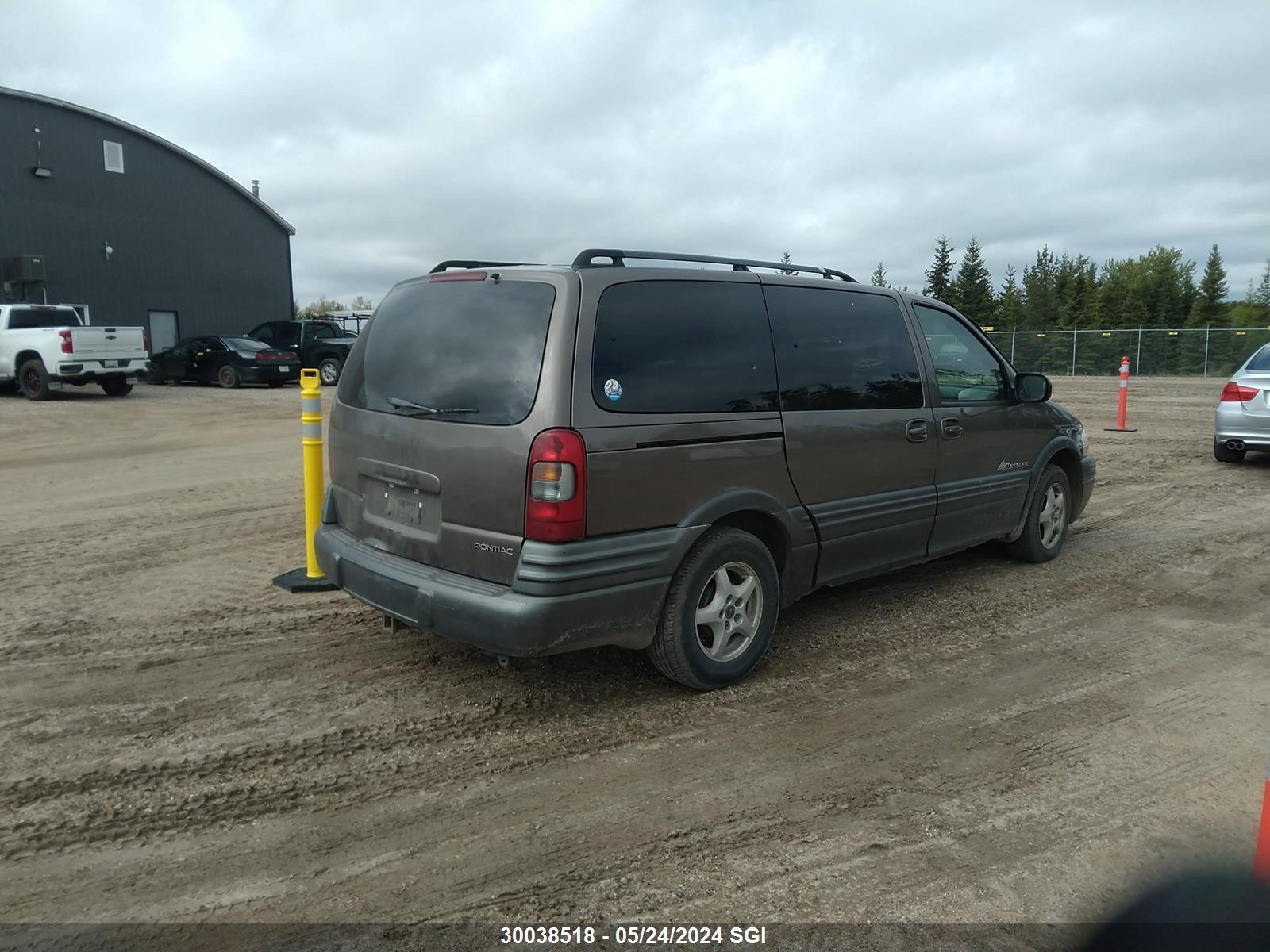 Photo 3 VIN: 1GMDX03E44D176547 - PONTIAC MONTANA 