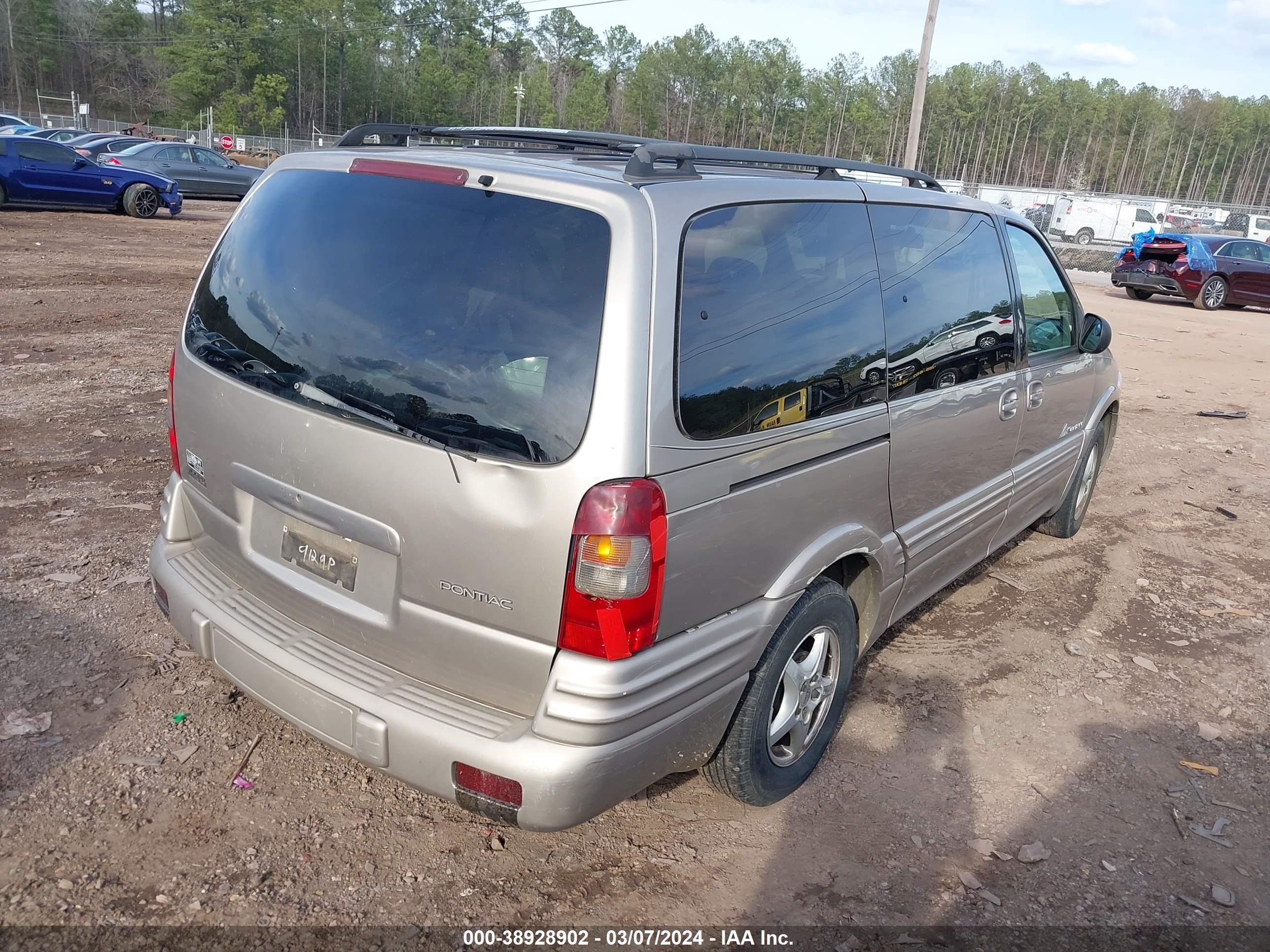 Photo 3 VIN: 1GMDX03E5XD157753 - PONTIAC MONTANA 