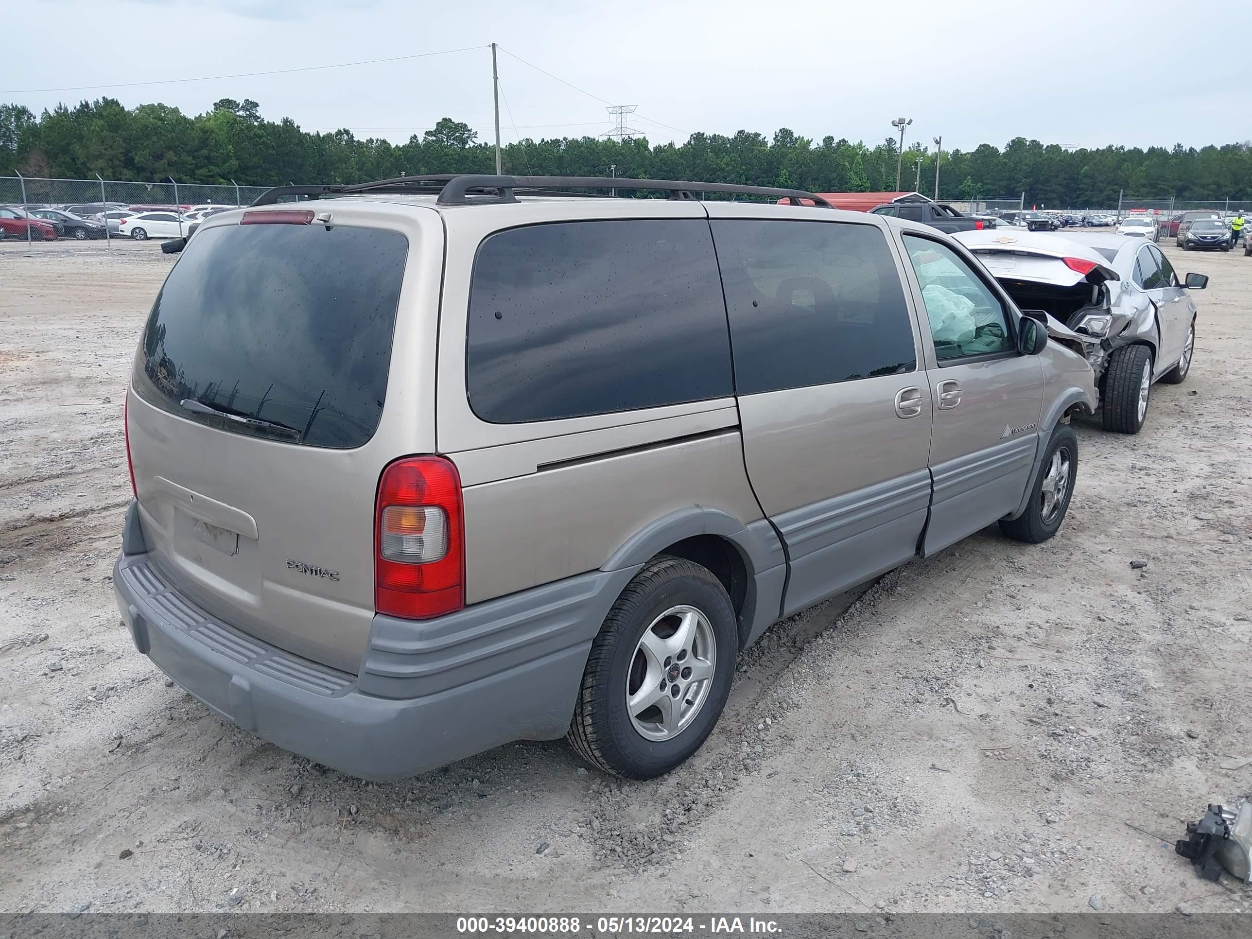 Photo 3 VIN: 1GMDX03E61D219930 - PONTIAC MONTANA 