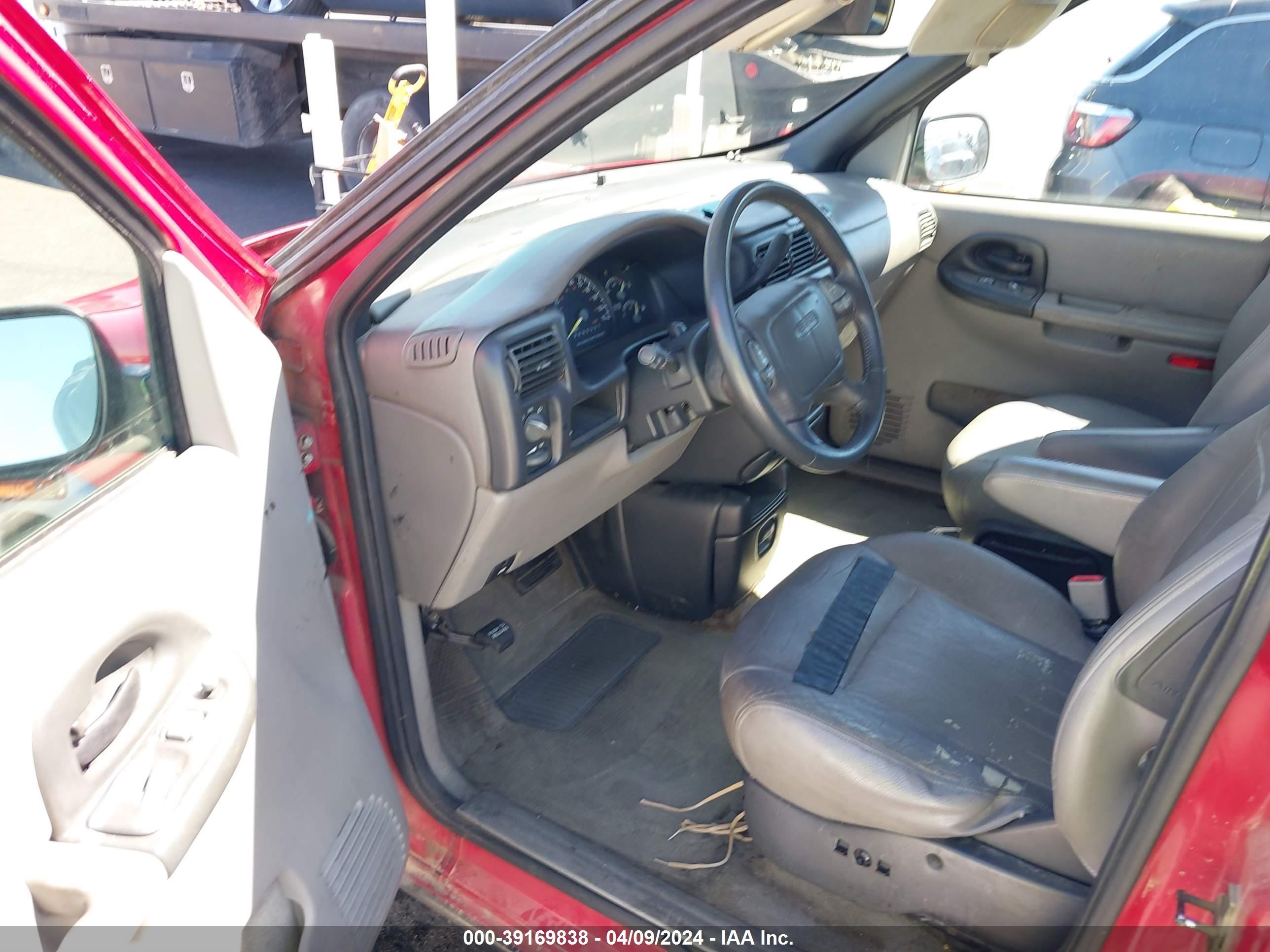 Photo 4 VIN: 1GMDX03E9XD137005 - PONTIAC MONTANA 