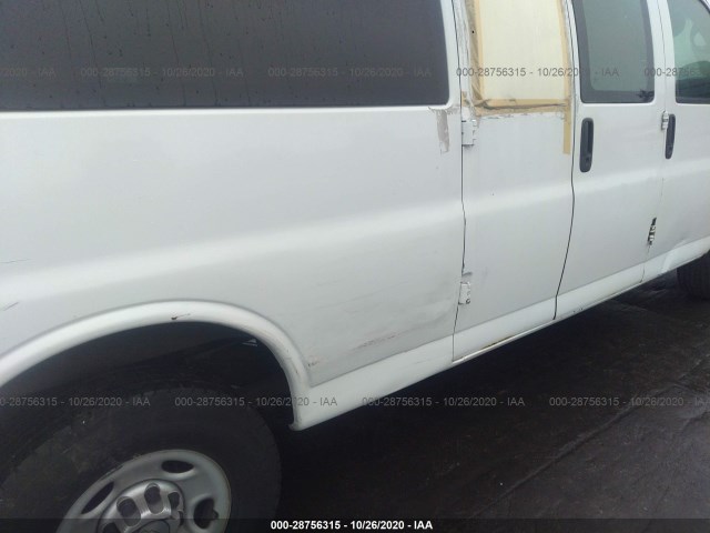 Photo 5 VIN: 1GN2GZFG9A1174455 - CHEVROLET EXPRESS PASSENGER 